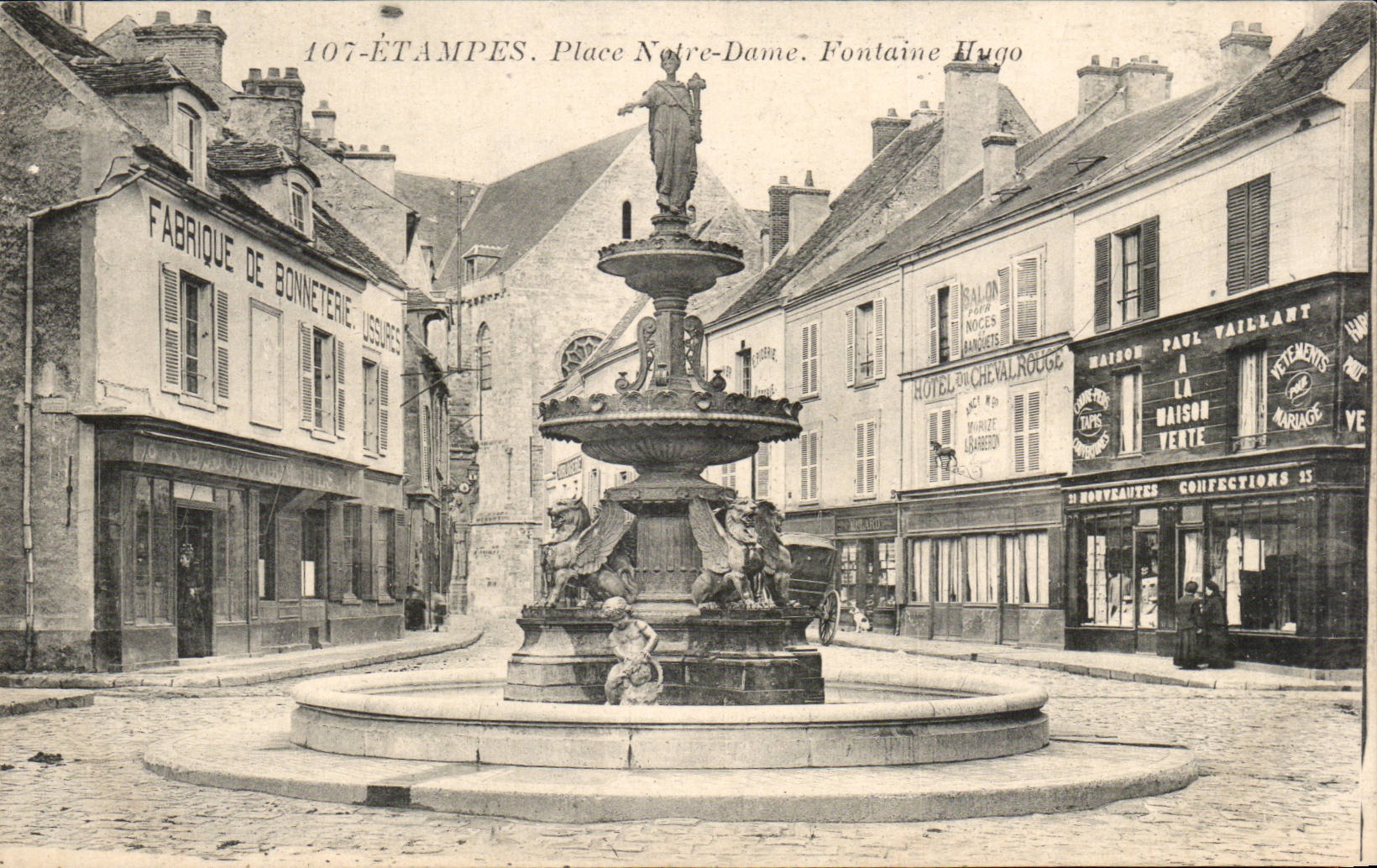 CPA Etampes Places Notre Dame Fontaine Hugo
