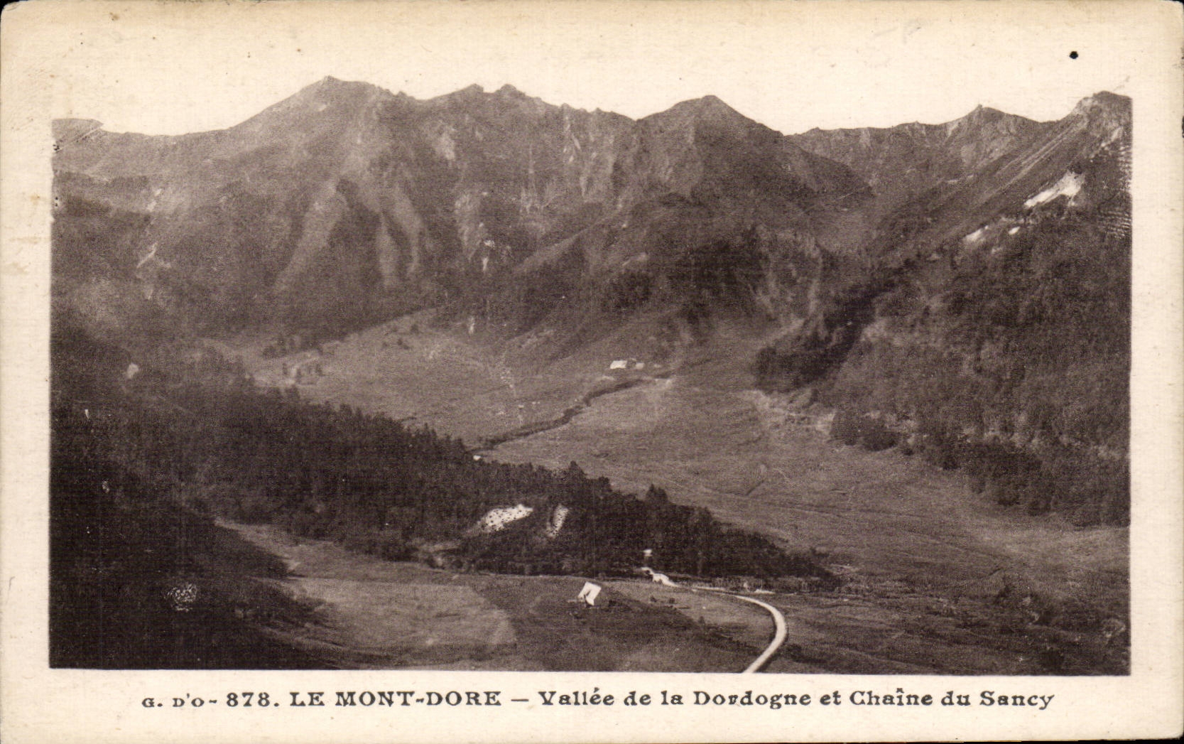 CPA the Mount Gilds Valley of the Dordogne and chain of Sancy