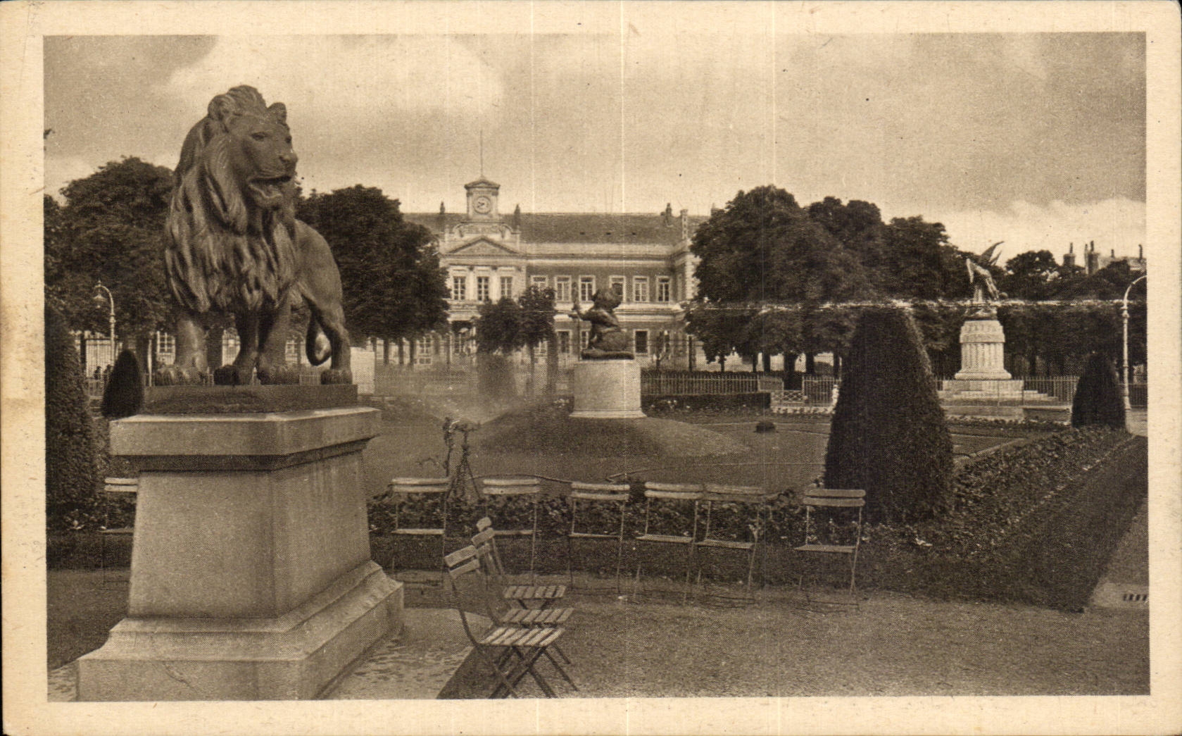 CPA Angers a corner of the gardens of town hall Lion
