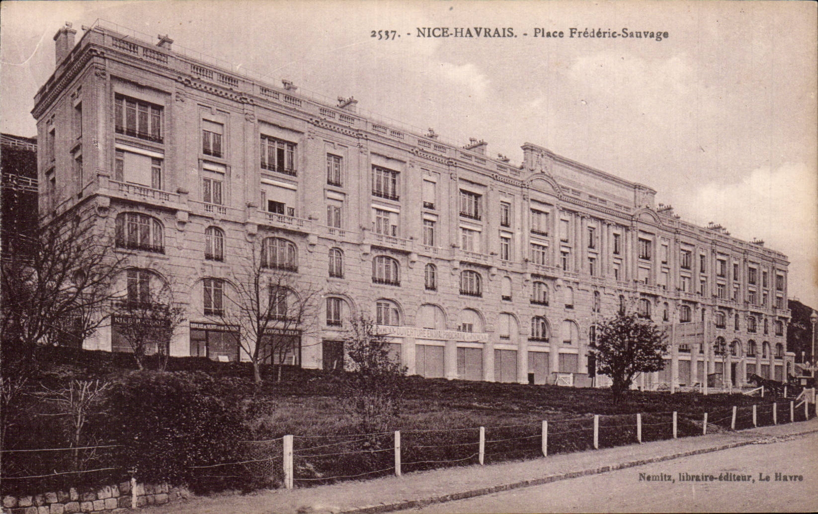 CPA Nice Havrais Places Frederic Sauvage