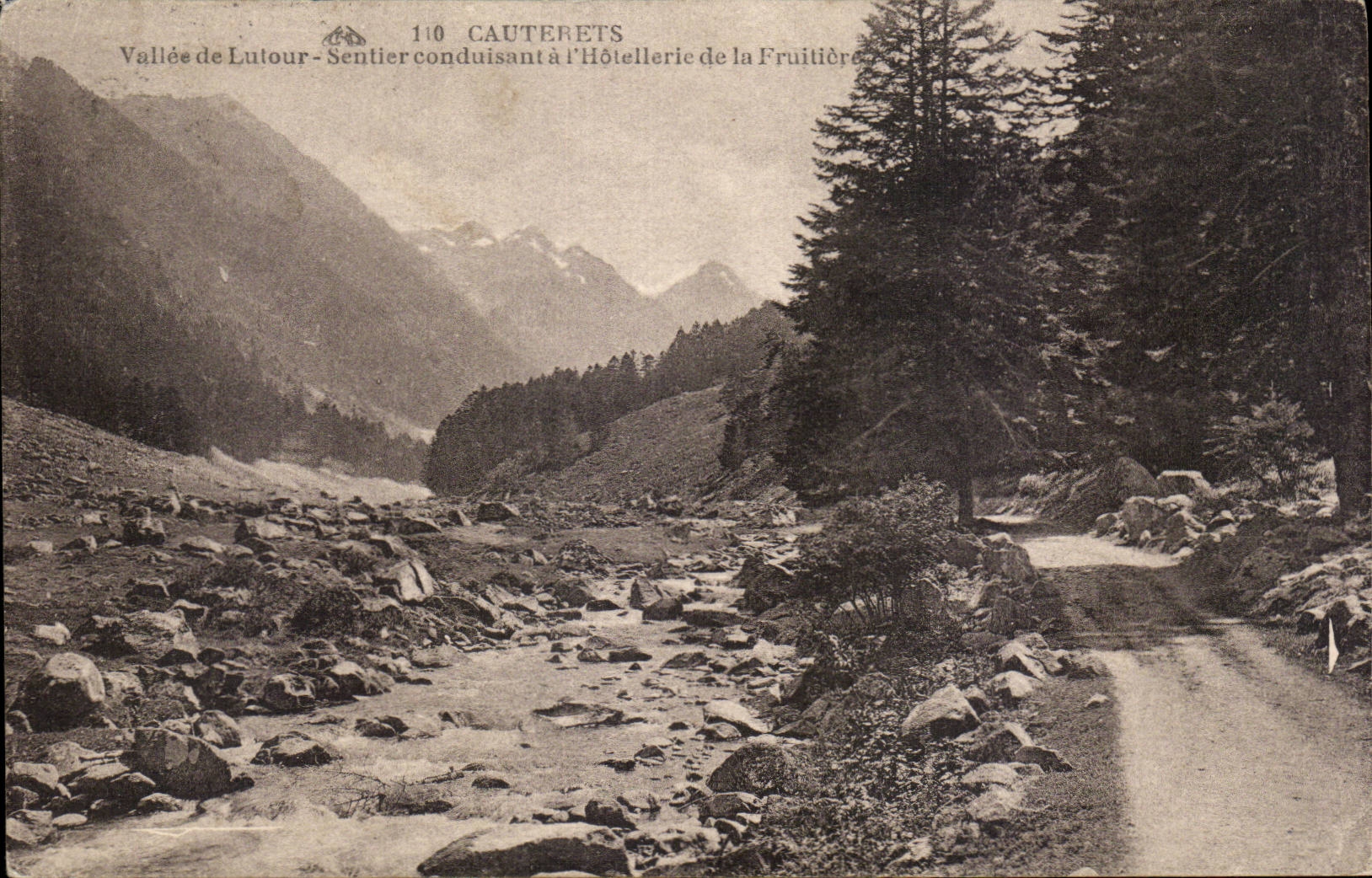 CPA Cauterets Vallee of Lutour Sentier leading has hotel trade of Fruitiere