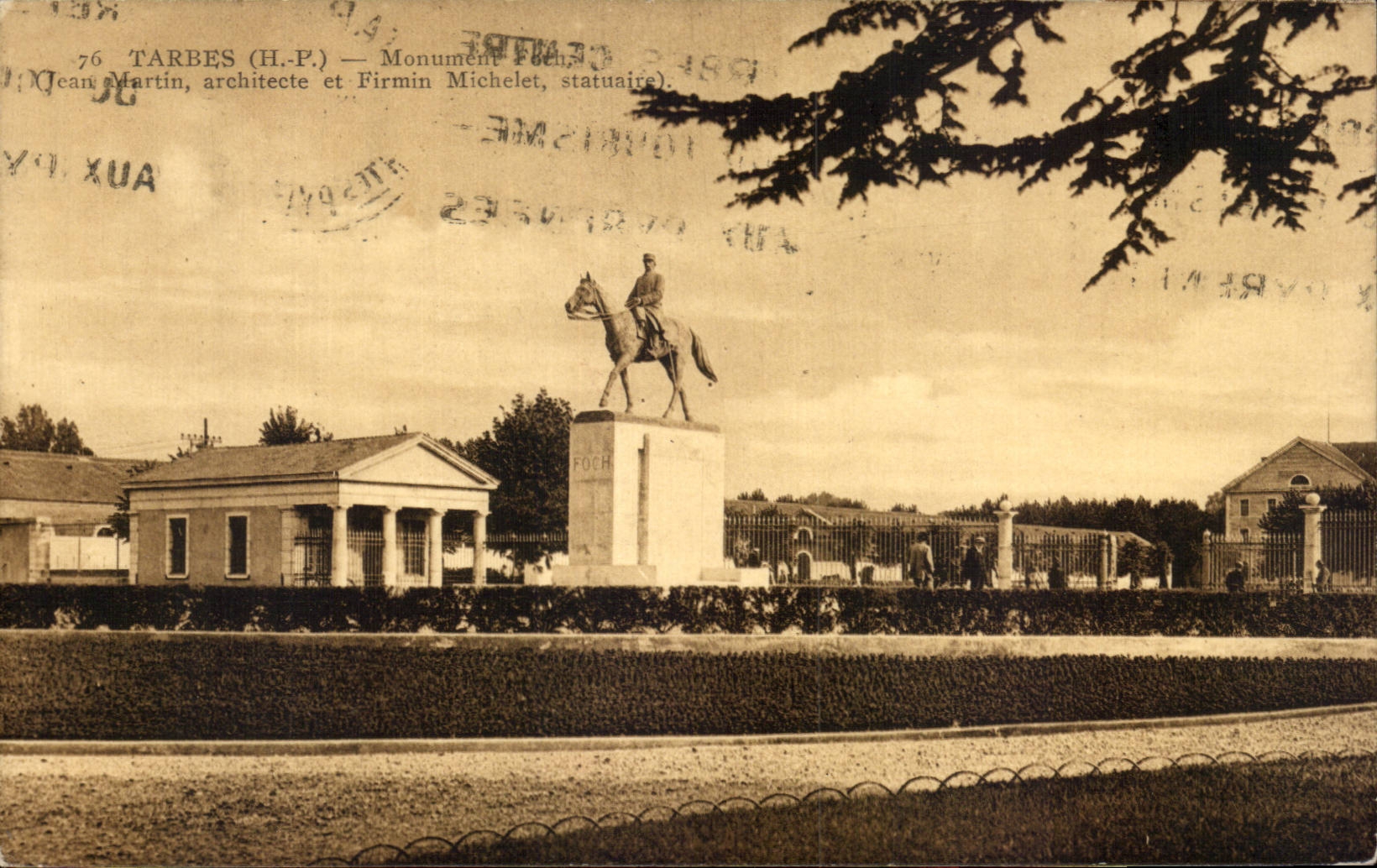 CPA Tarbes Foch Monument