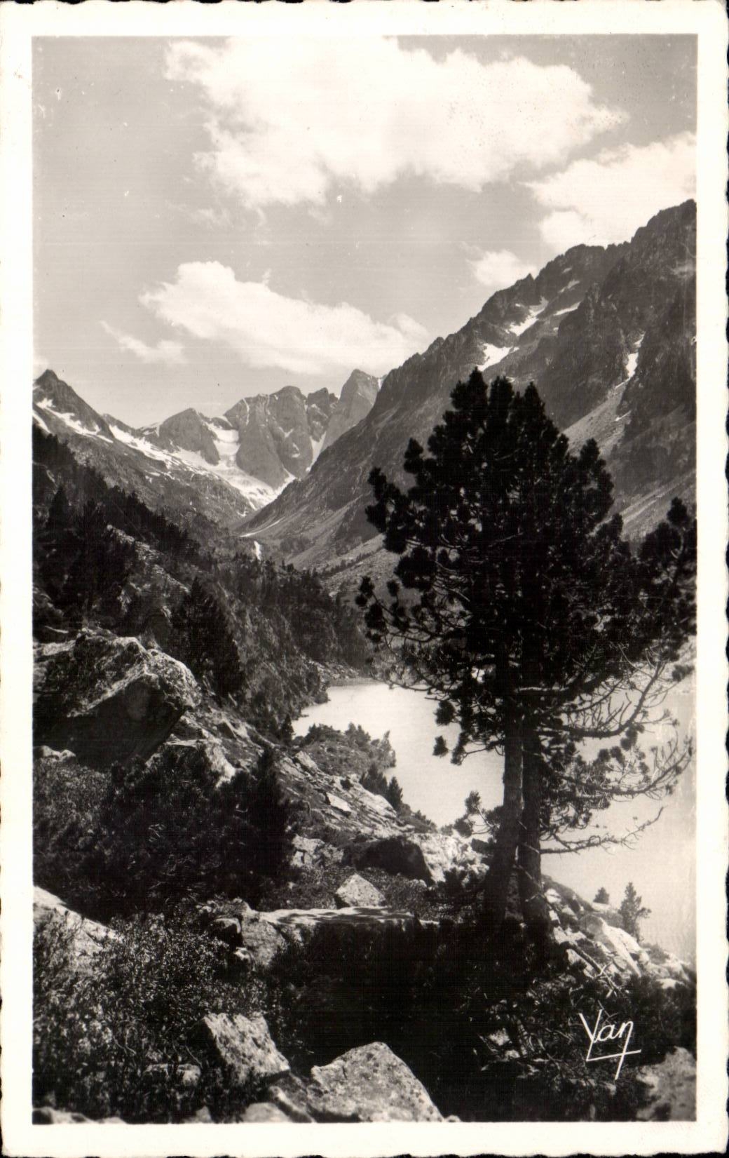 CPSM Cauterets a corner of the Lake Gaube and Vignemale