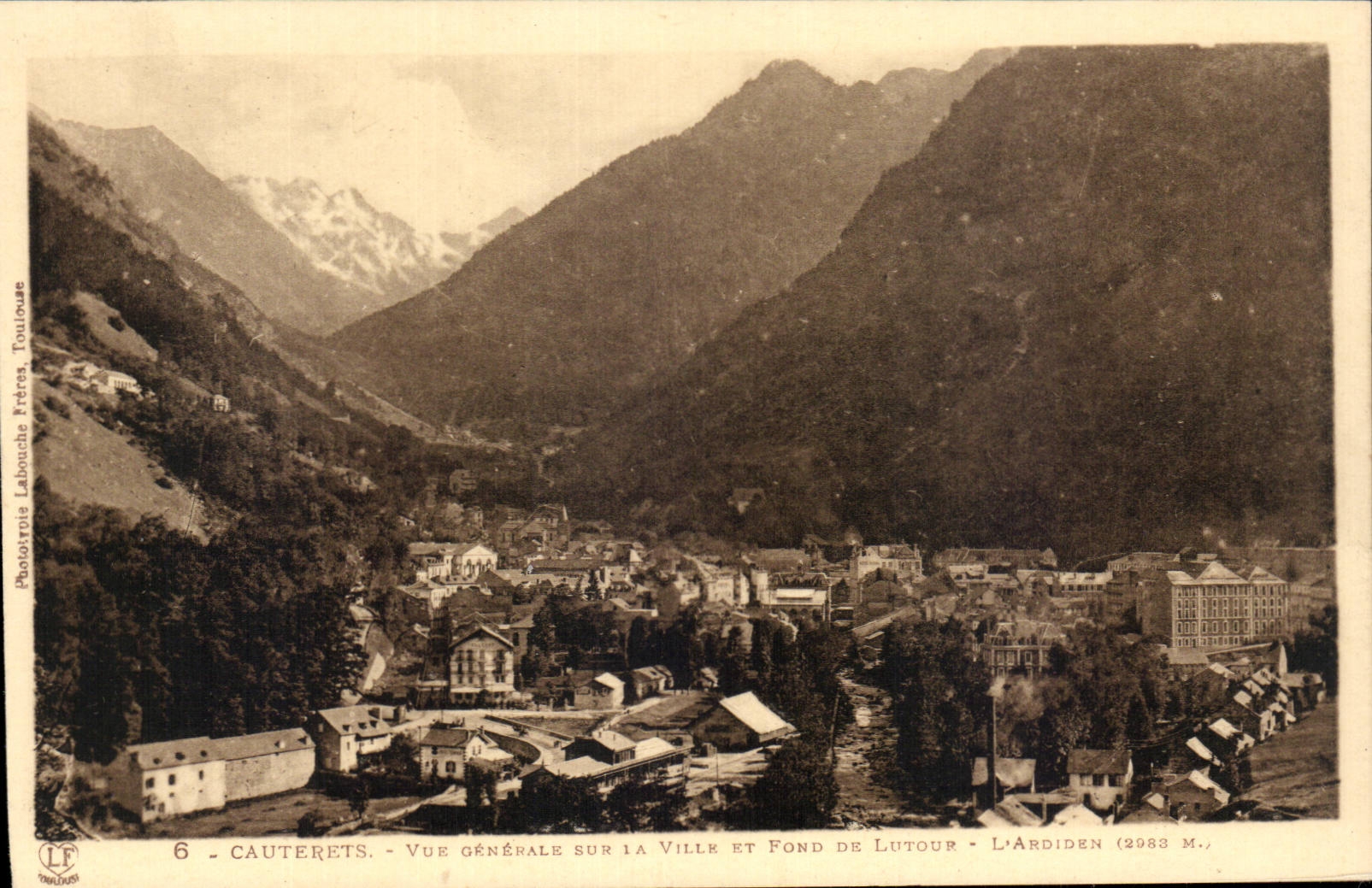 CPA Cauterets View on the city and melts of Lutour ardiden