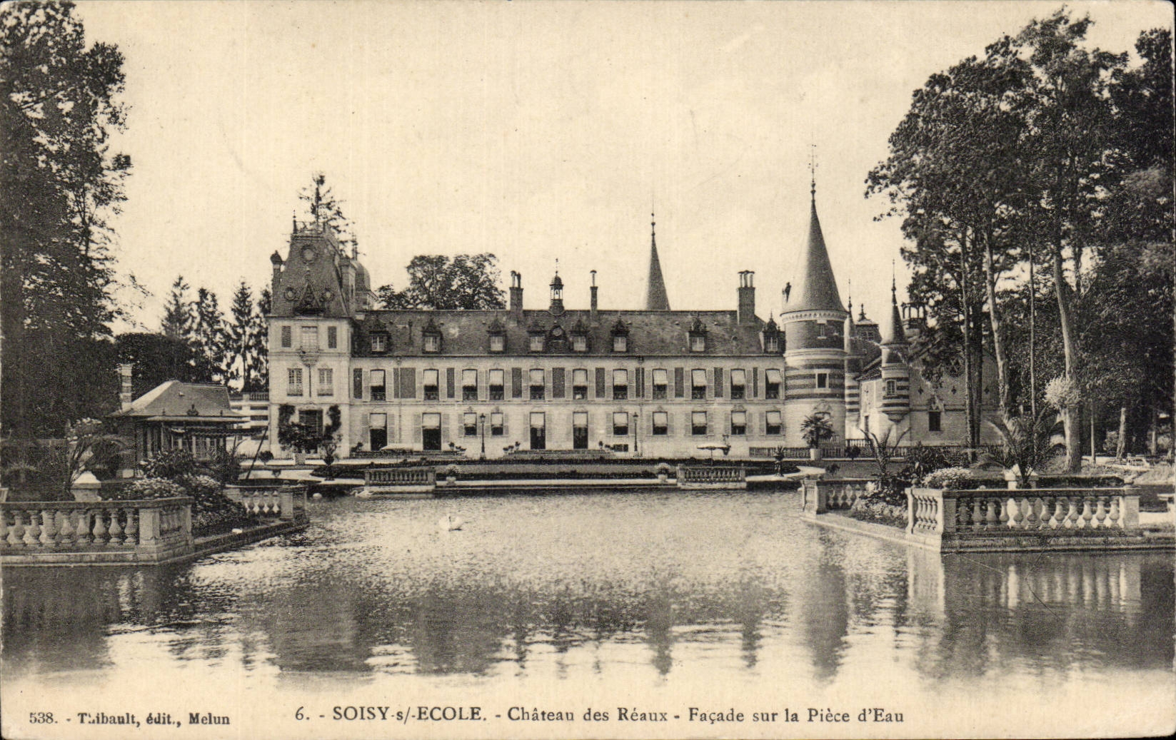 CPA Soissy sur Ecole Chateau des Reaux Facade sur la piece d eau