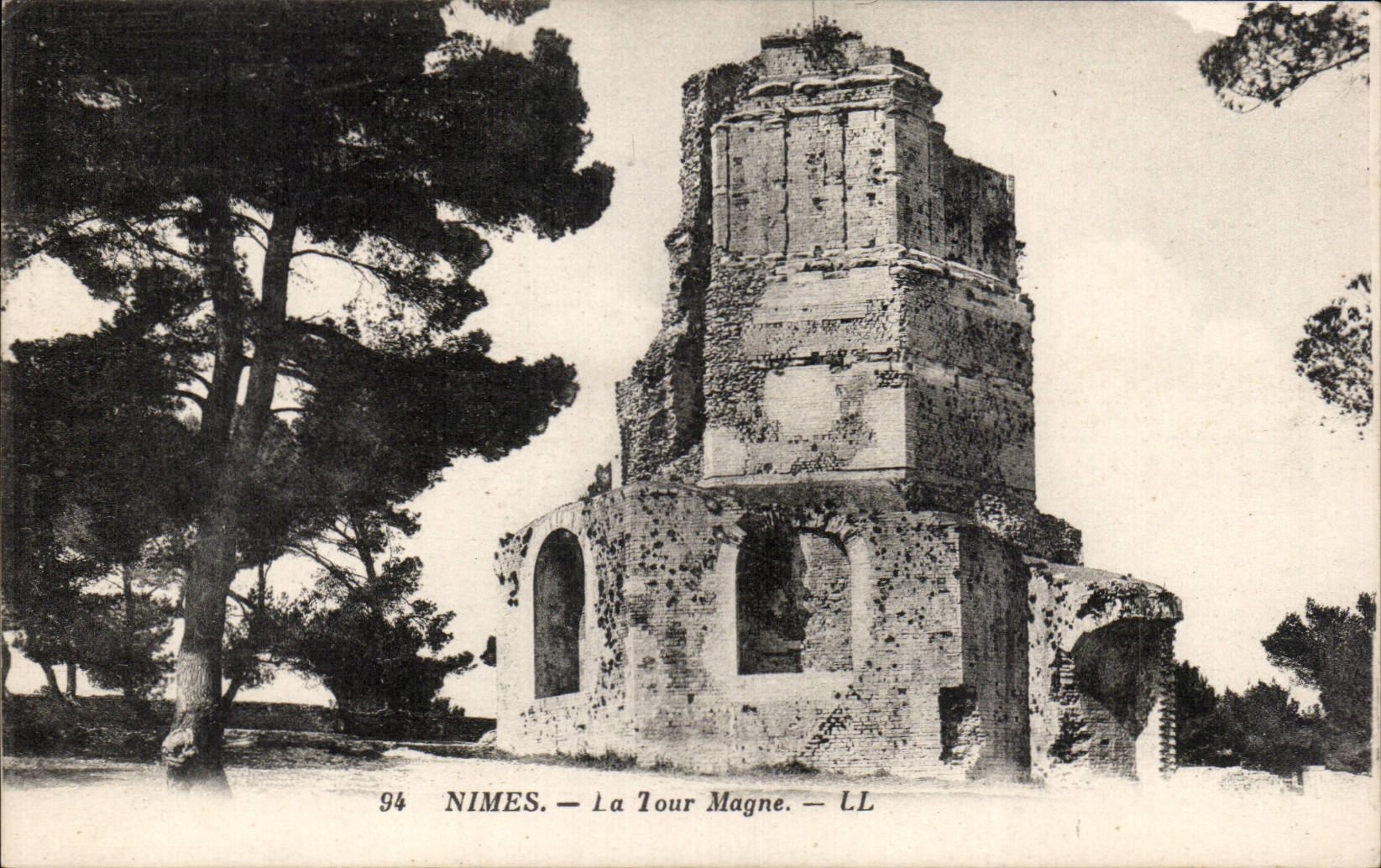 CPA Nimes la torre de Magne