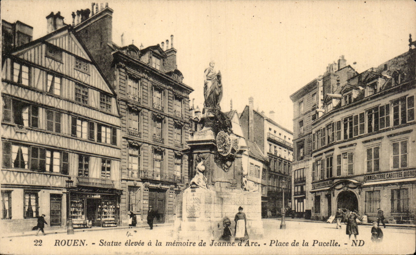 Rouen - Statue High with the memory of Jeanne Arc - Place of the Virgin - CPA -