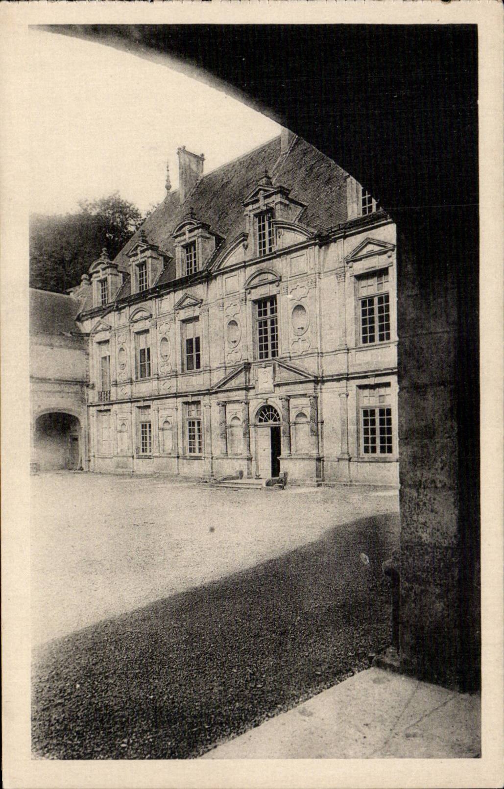 Castle of Bussy Rabutin - Frontage of the Court Honor - CPA