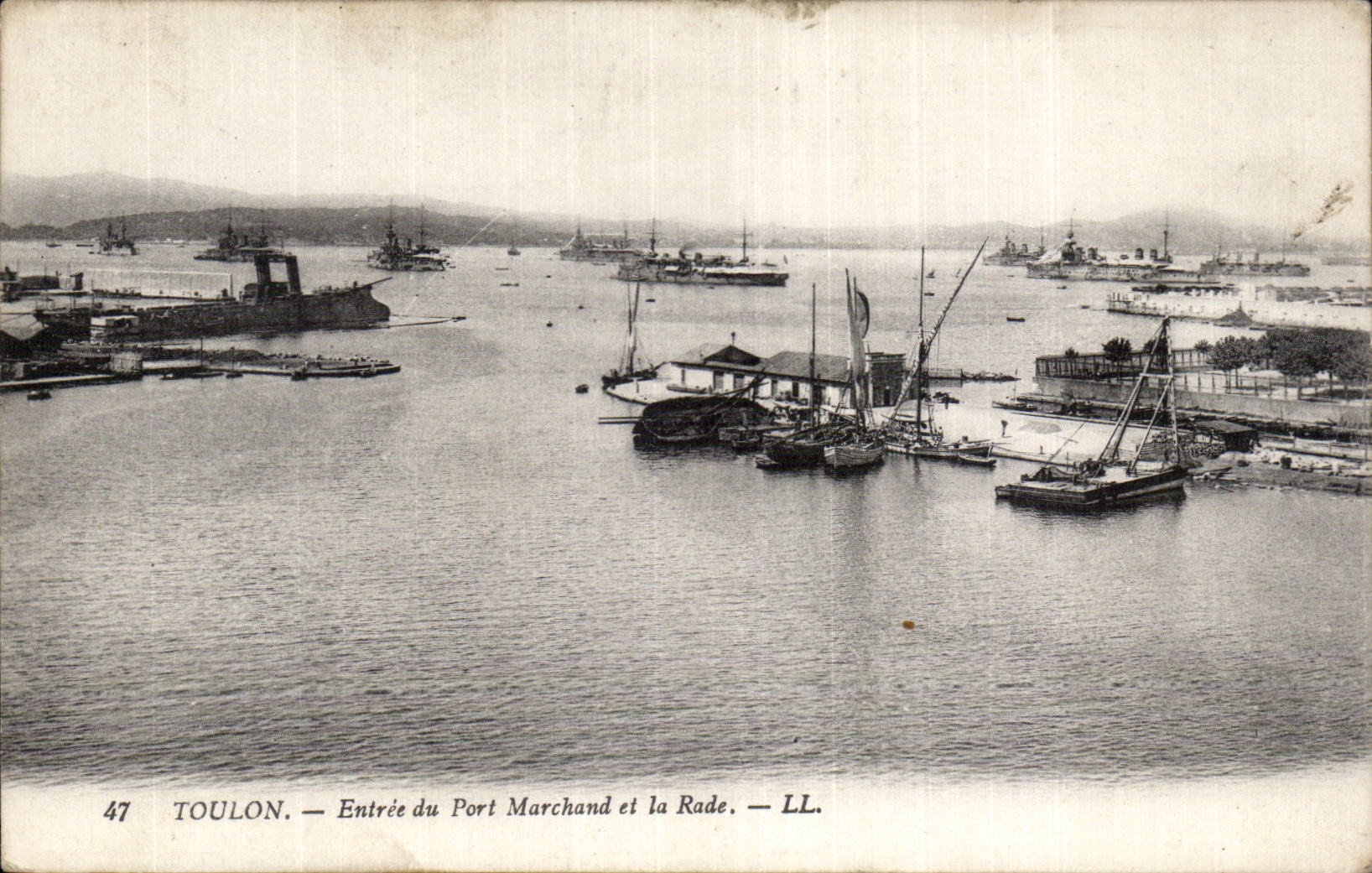 CPA Toulon Entrance of the Commercial port and the roads