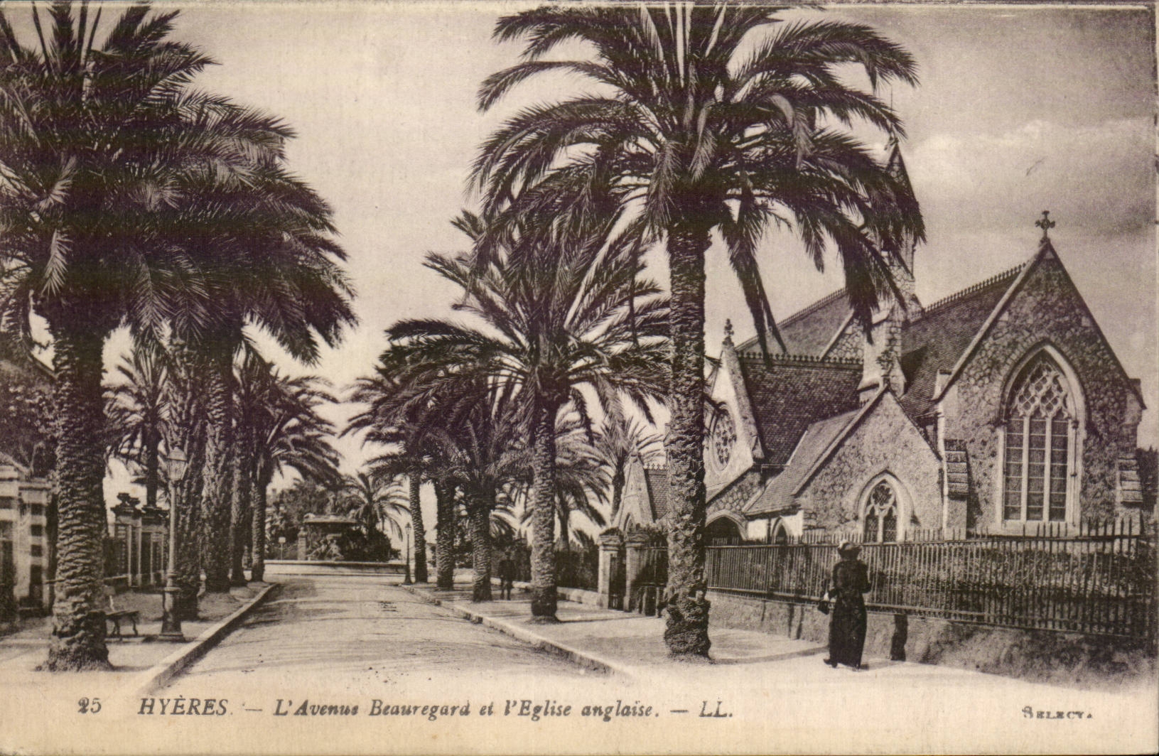 CPA Hyeres el anglicano de la avenida y de la iglesia de Beauregard de las palmeras
