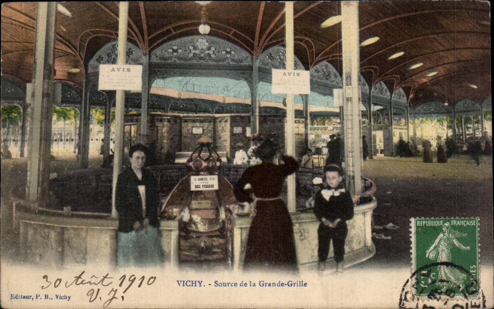 CPA Vichy Source de la grande grille