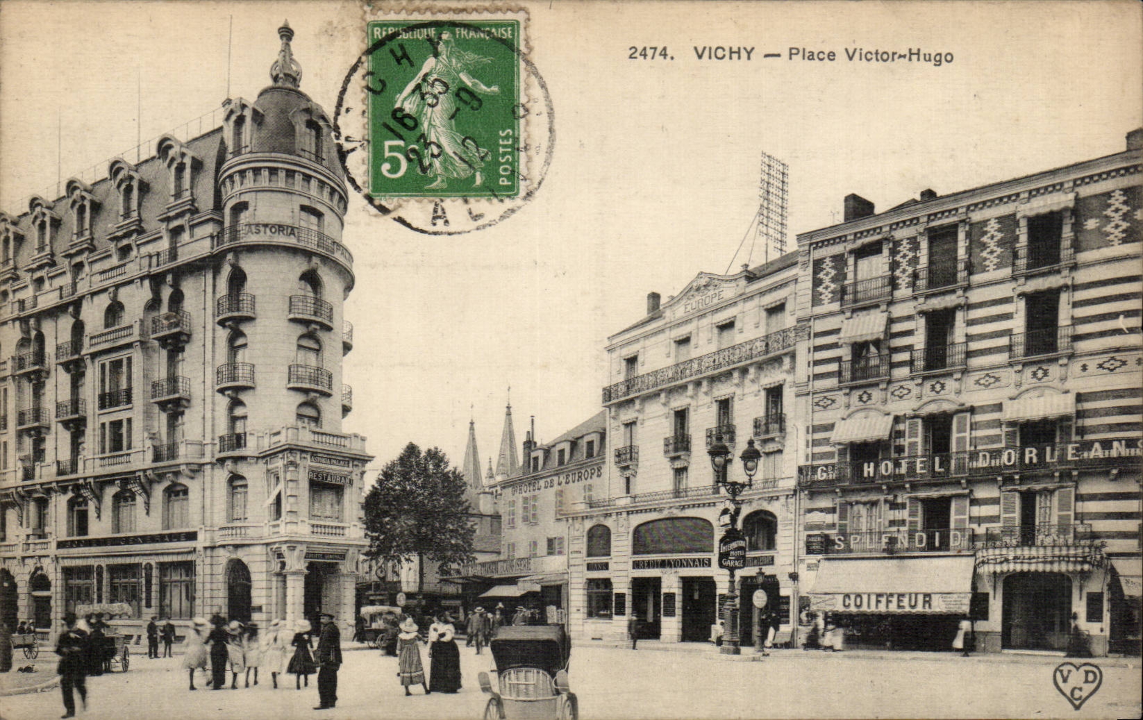 CPA Vichy Place Victor Higo