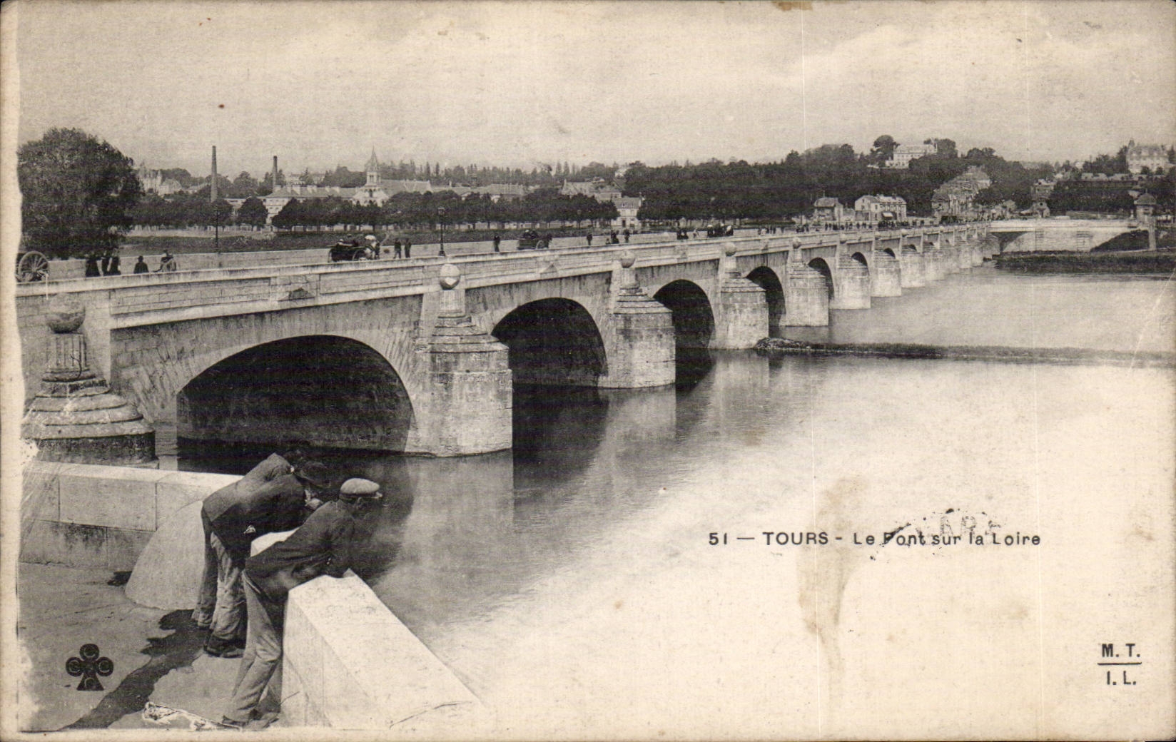 Tours - Le Pont sur la Loire - CPA 