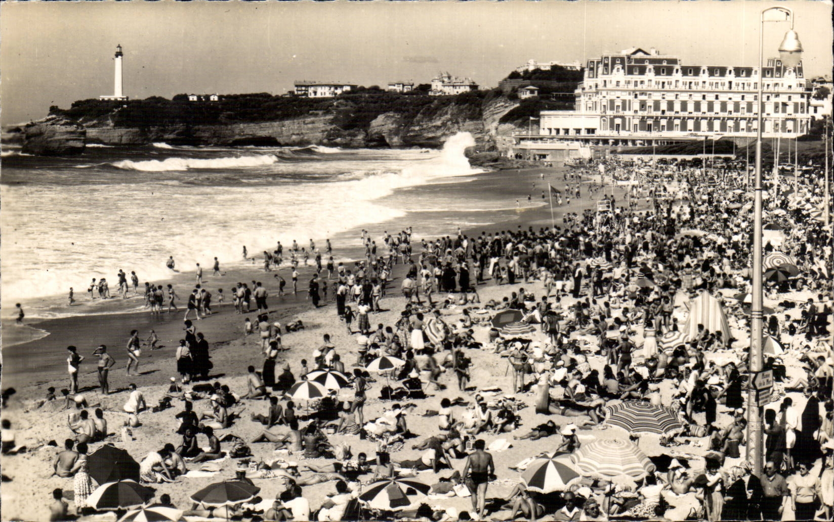 Biarritz - La Grande Plage et l Hotel du Palais - CPA 