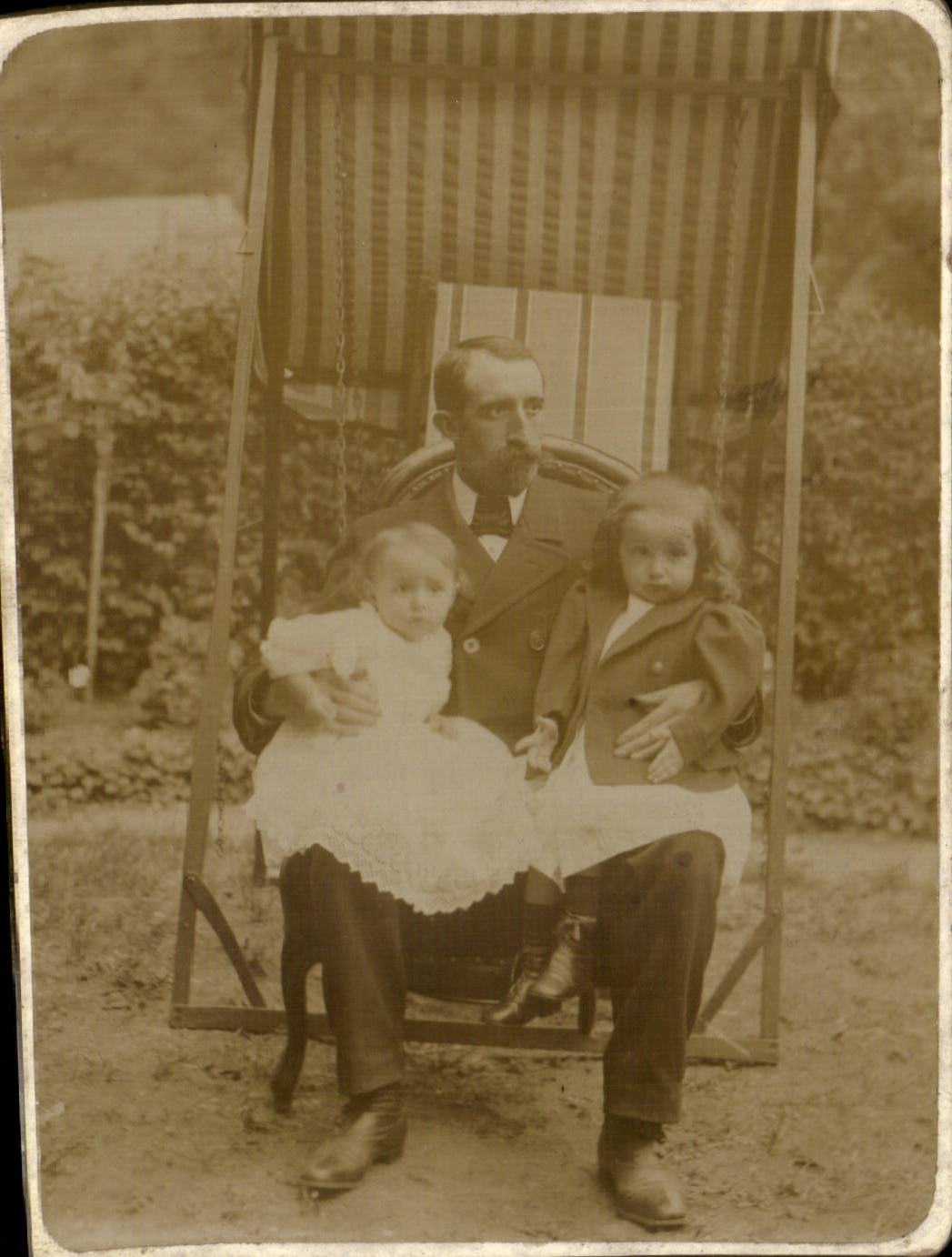 PHOTO Soldier and Militaria child