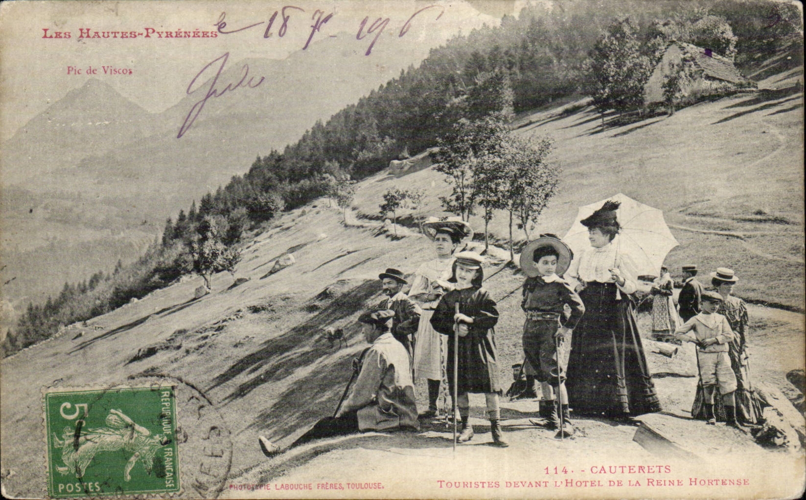 Cauterets - Tourists in front of Hotel of the Hostesse Queen - - CPA