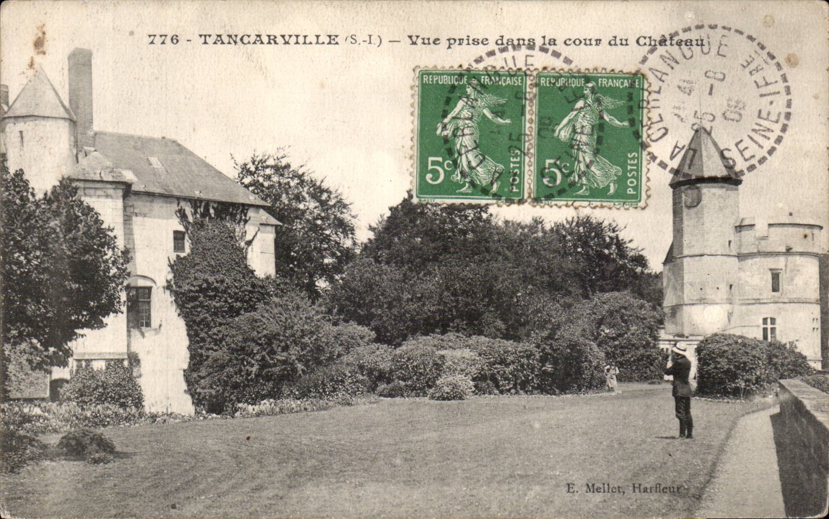 Tancarville - Vue prise dans la cour du Chateau - CPA 
