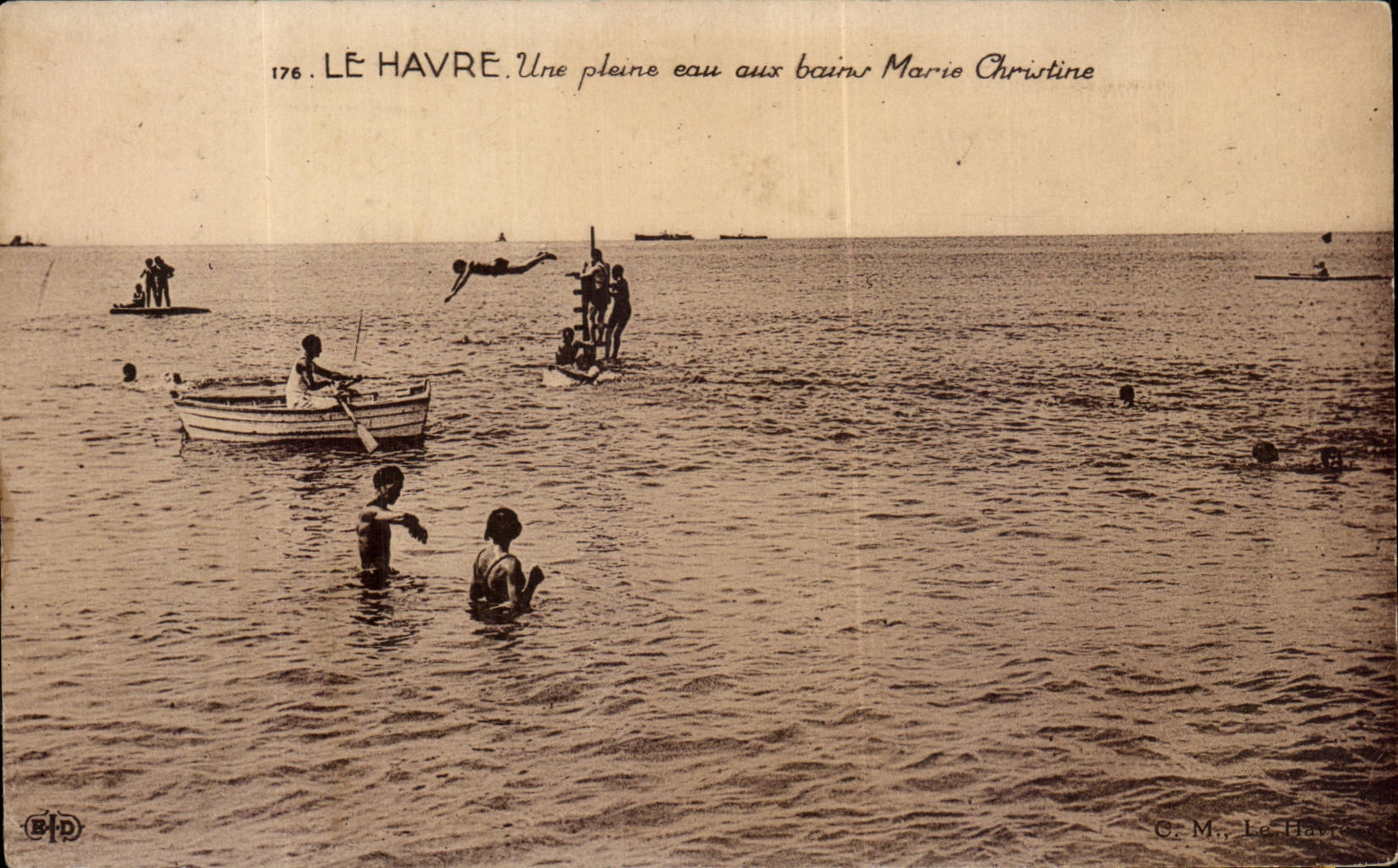 Le Havre - a full water with the baths Marie Christine - CPA