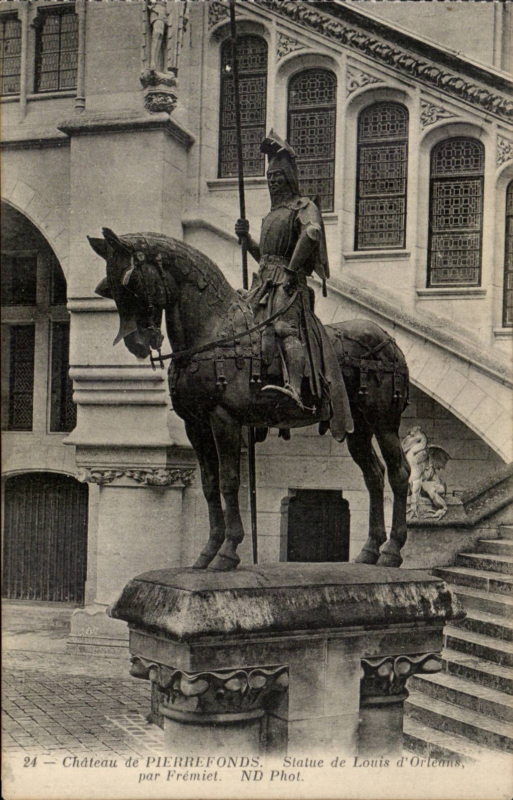 Pierrefonds - el castillo - estatua de Louis Orleans - CPA