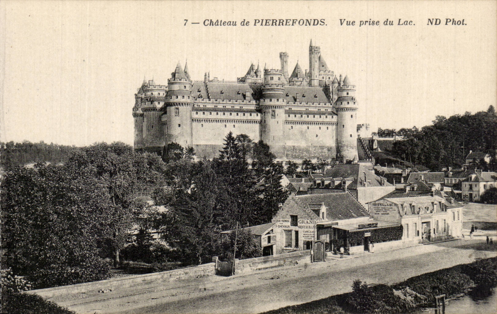 Pierrefonds - el castillo - visto de Lake Hotel del lago - CPA