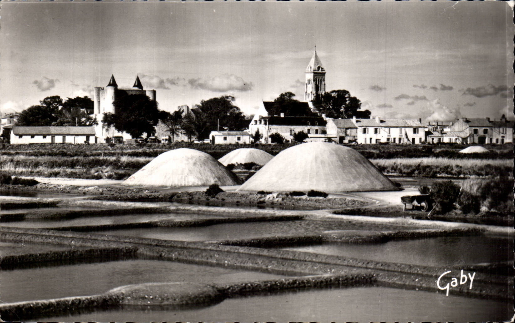 Island of Noirmoutiers - Salt marshes and View - CPA