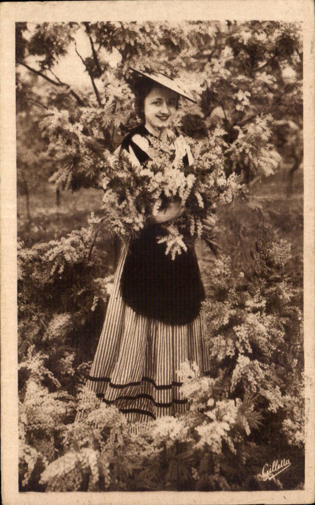 - Mujer bonita - traje agradable del pais - folklore - CPA