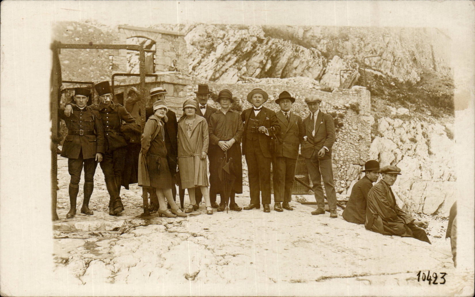 Real photo Militaria Soldiers and civilians