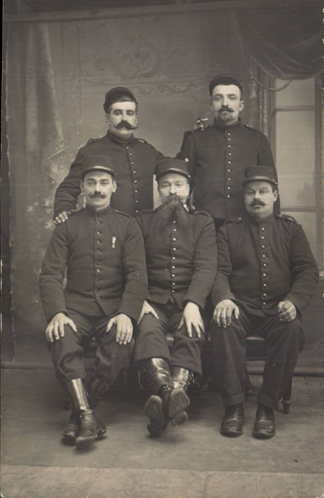 Real photo Militaria Soldiers Countryside of Clermont 1914 1915 five gamelards