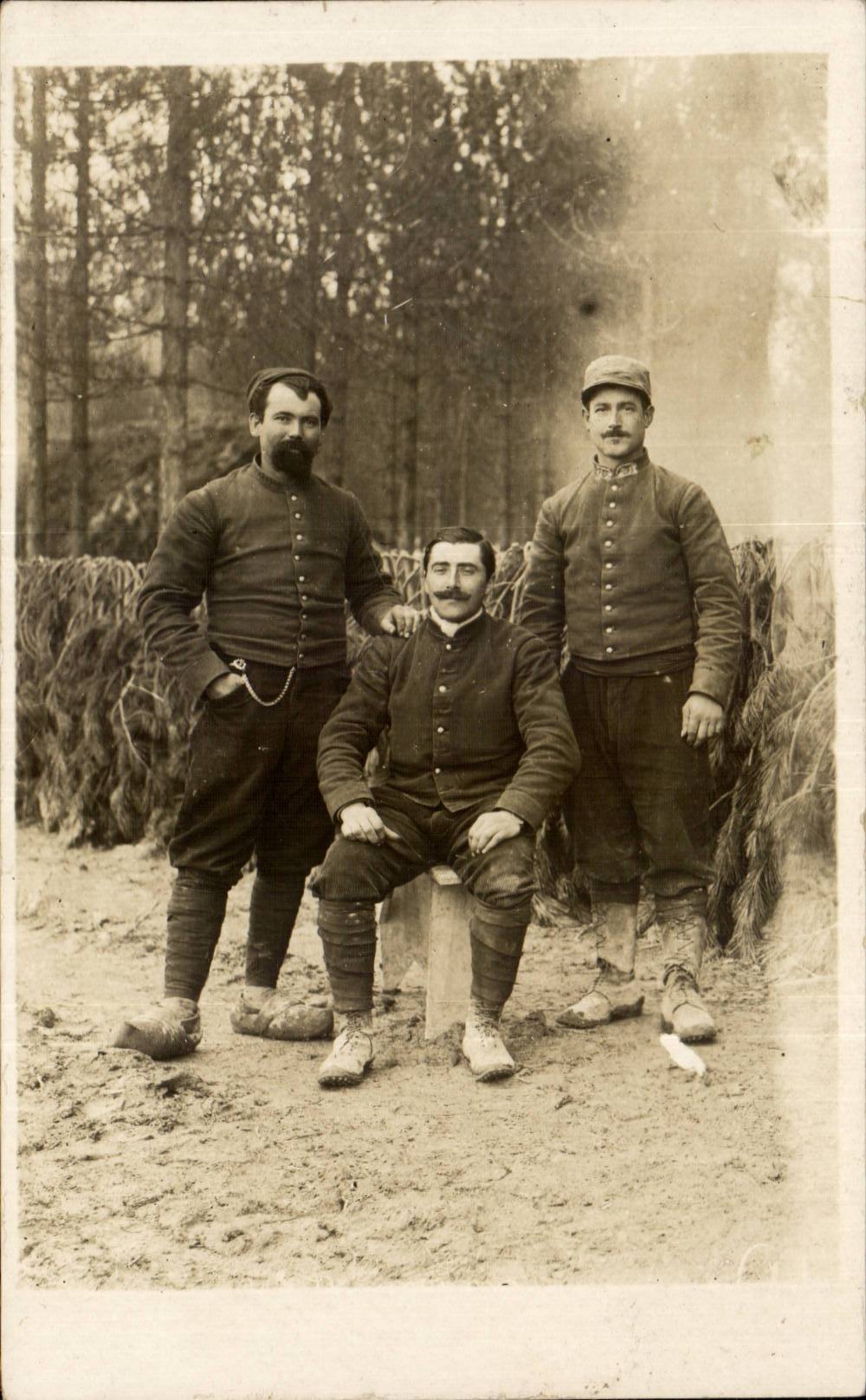 Real photo Militaria Soldiers