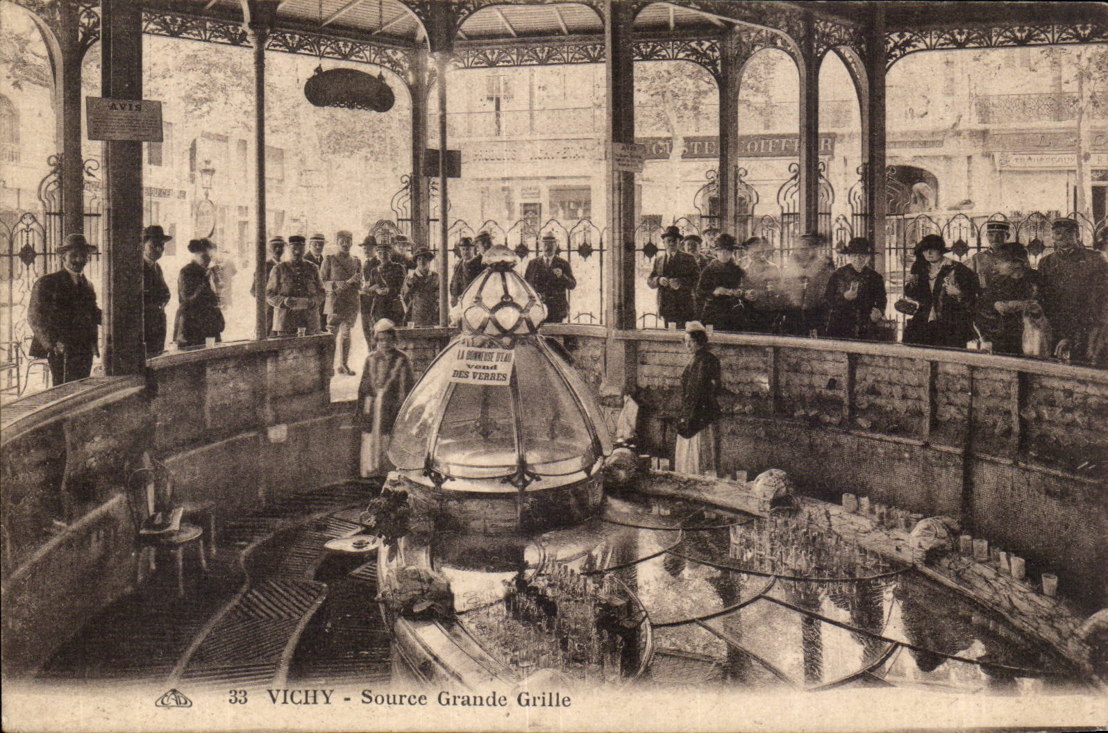 Vichy - Source Grande Grille - CPA