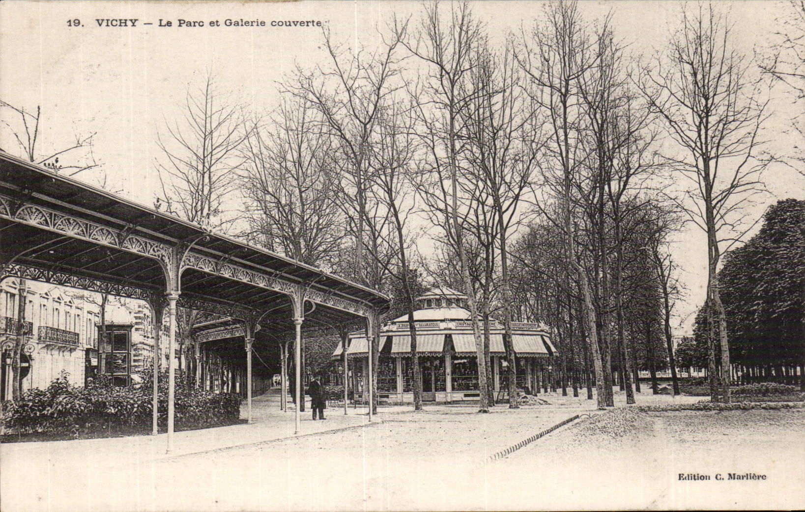 Vichy - Le Parc et Galerie Couvert - CPA
