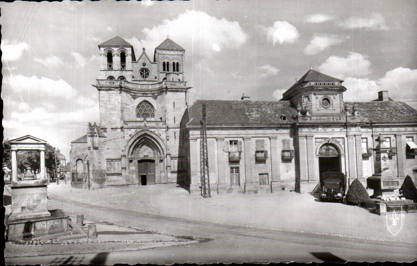 Souvigny - the Basilica - CPA