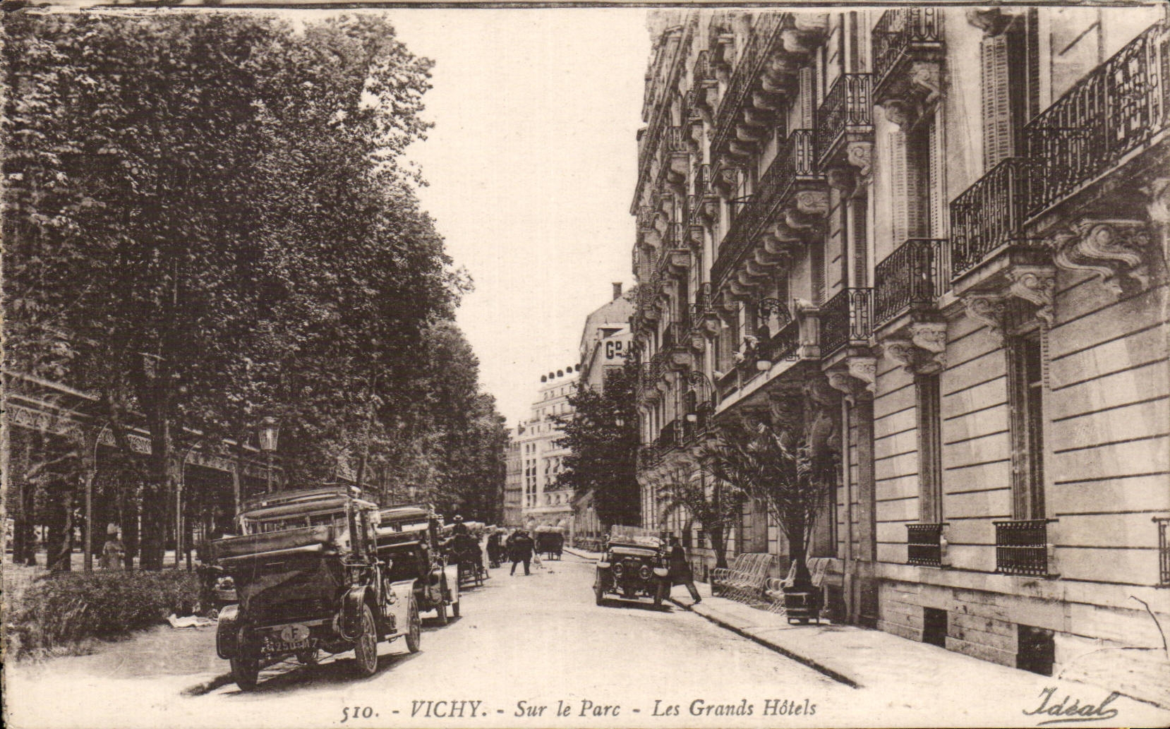 Vichy - Les Grands Hotels - CPA 