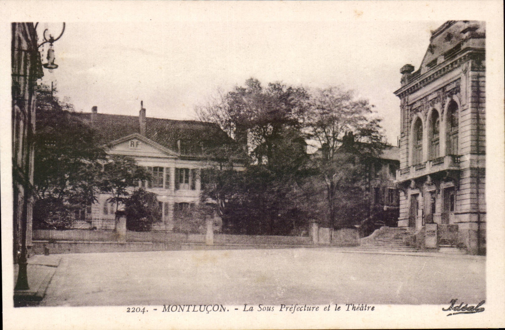 Montlucon - La Sous Prefecture et le Theatre - CPA 
