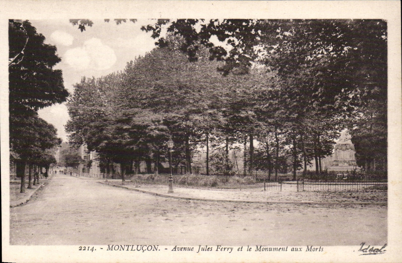 Montlucon - Avenue Jules Ferry - Le Monument aux Morts - CPA 