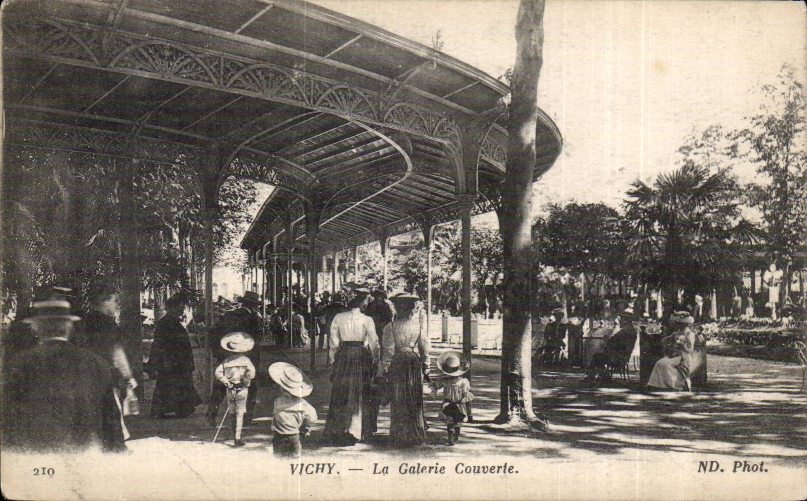 Vichy - La Galerie Couverte - CPA 