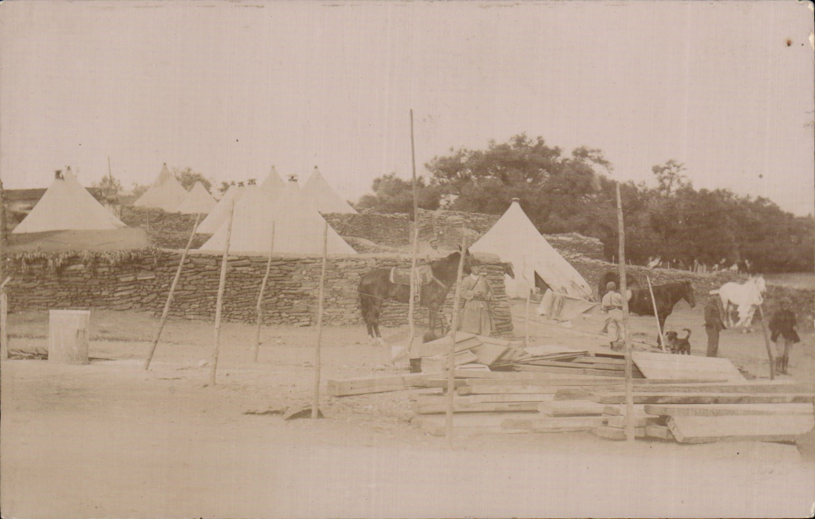 Real photo Militaria Soldiers Work in the camp