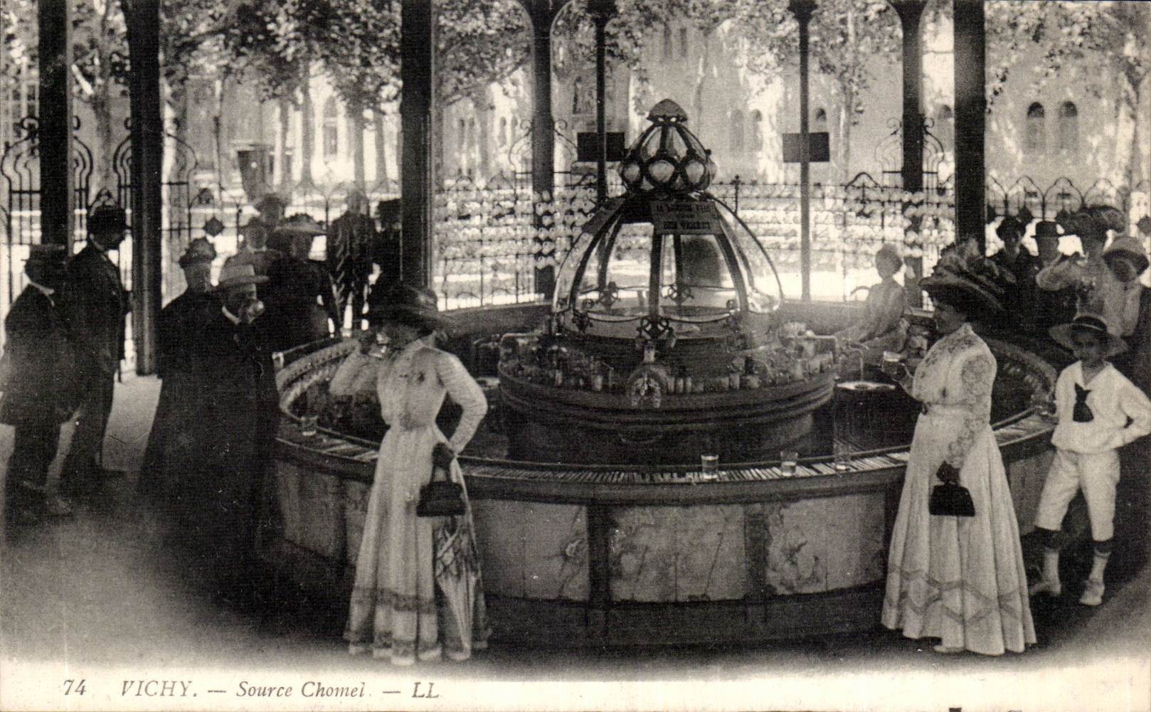 Vichy - Source Chomel - CPA 