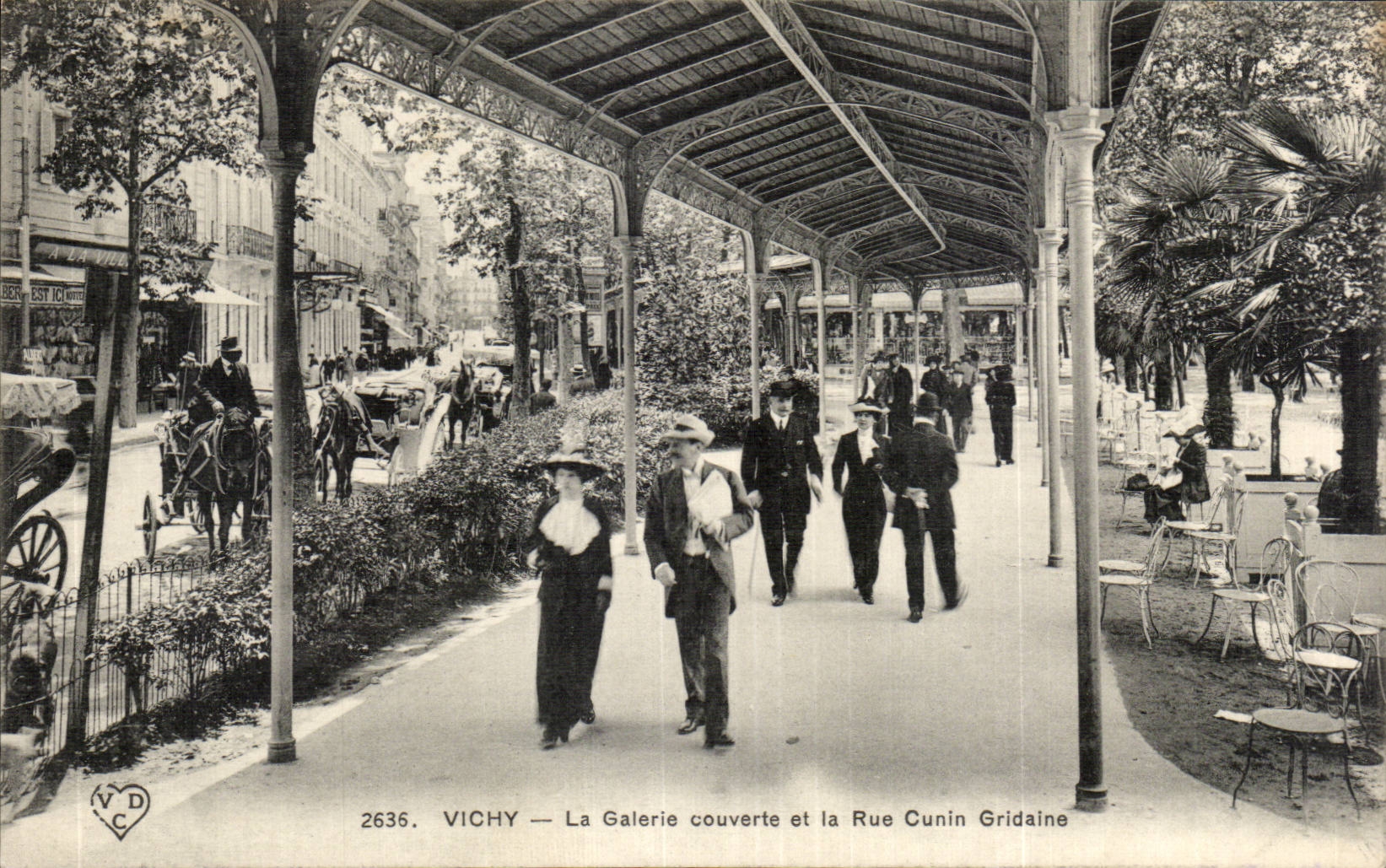 Vichy - La Galerie Couverte - CPA 