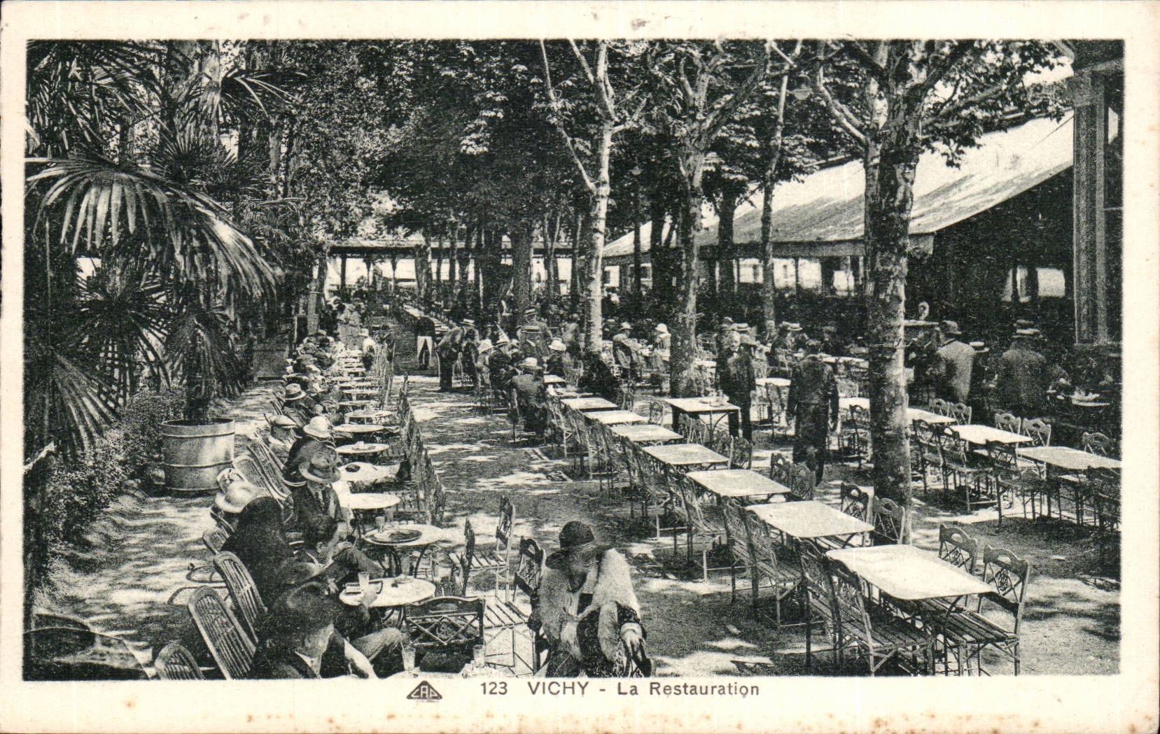 Vichy - La Restauration - CPA 
