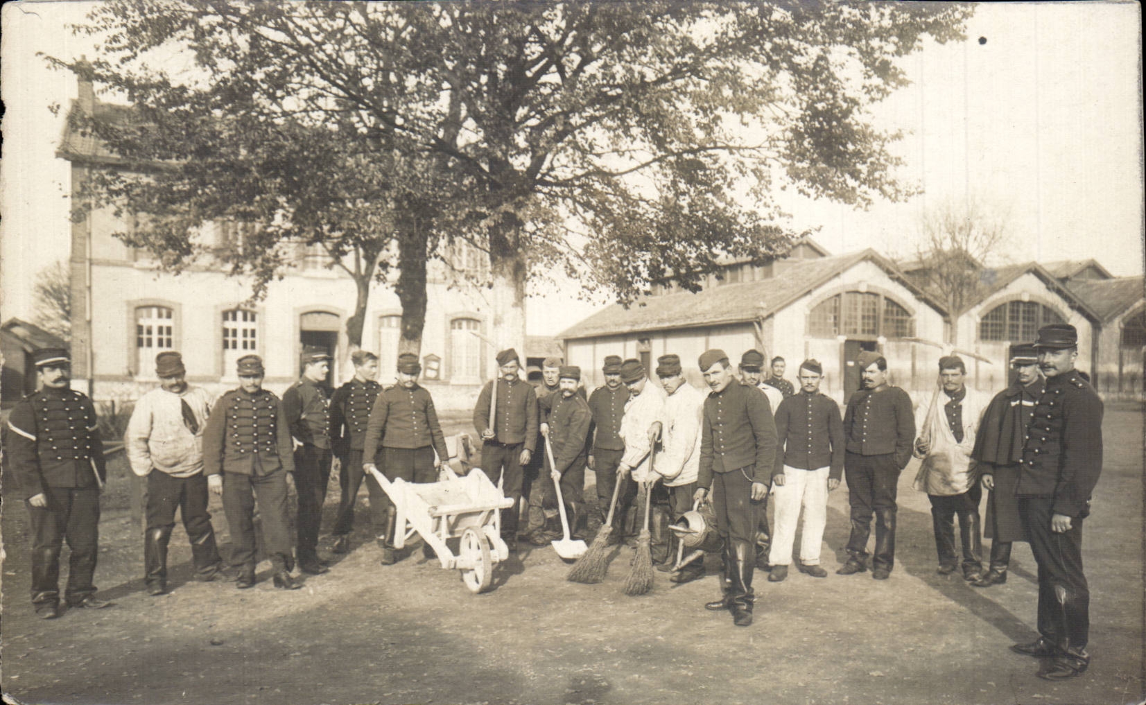 Real photo Militaria Soldiers Squadron of the Train 1908
