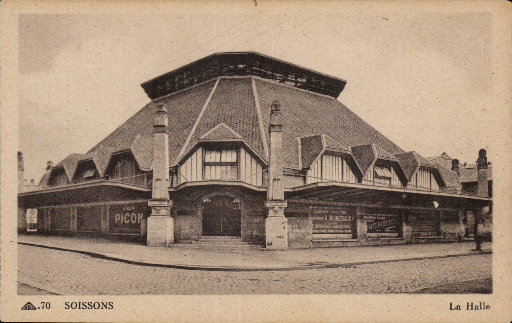 Soissons - the Market - CPA