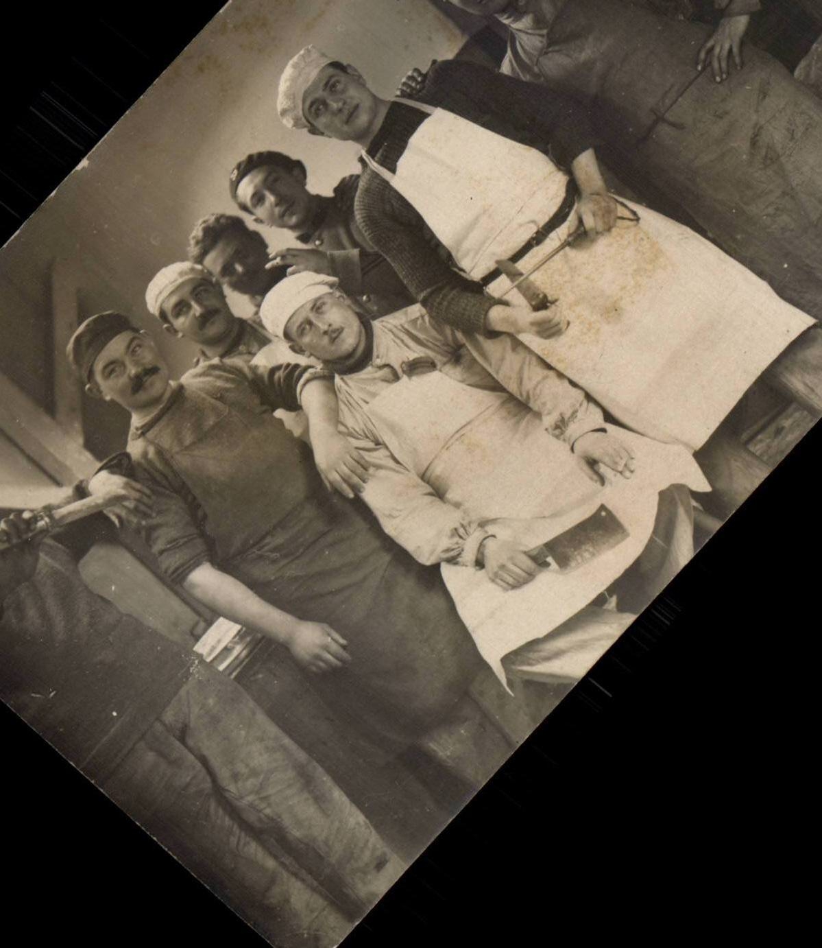 CARTE PHOTO Militaria Soldats Cuisiniers