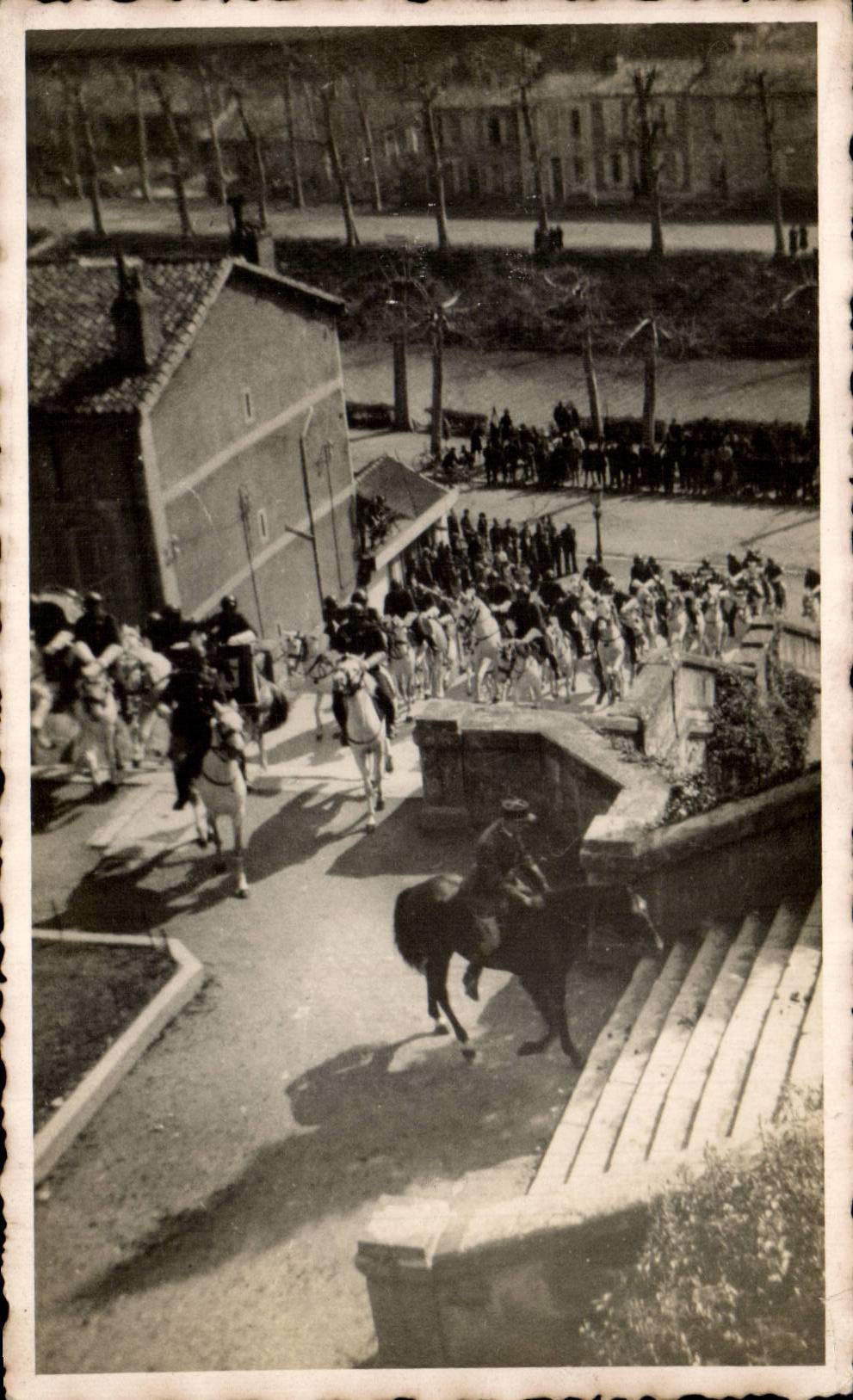 CARTE PHOTO Militaria Soldats Cavaliers