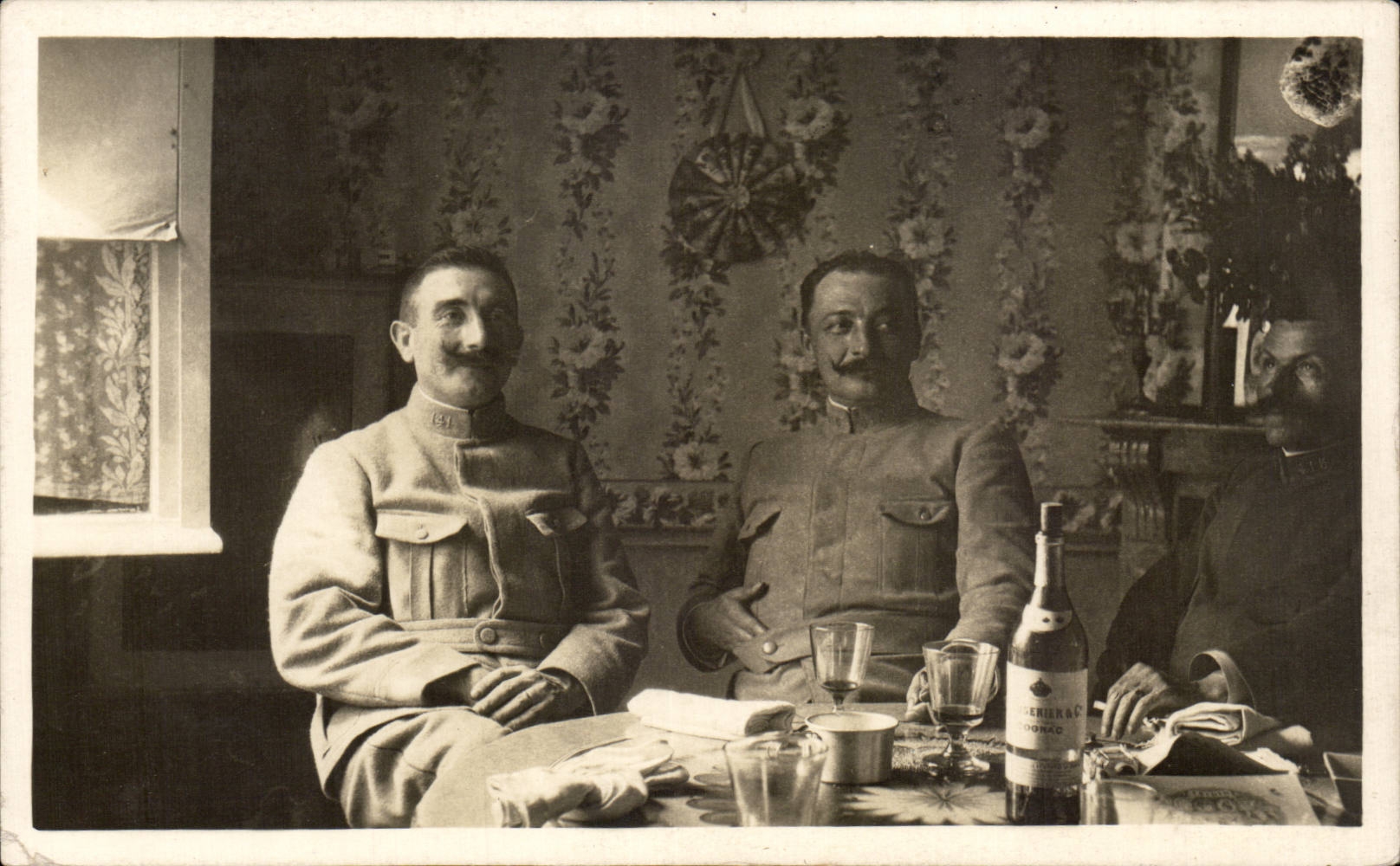 CARTE PHOTO Militaria Soldats Officiers