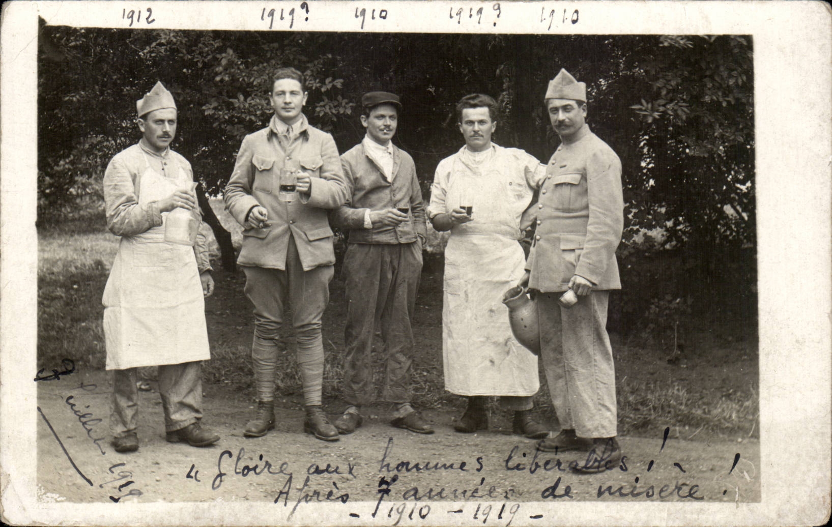 Real photo Militaria Soldiers Glory with the releasable men