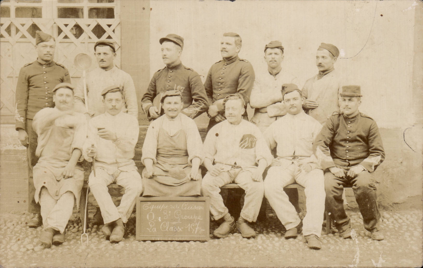 CARTE PHOTO Militaria Soldats Equipe de cuisine Classe 1917 Cuisiniers