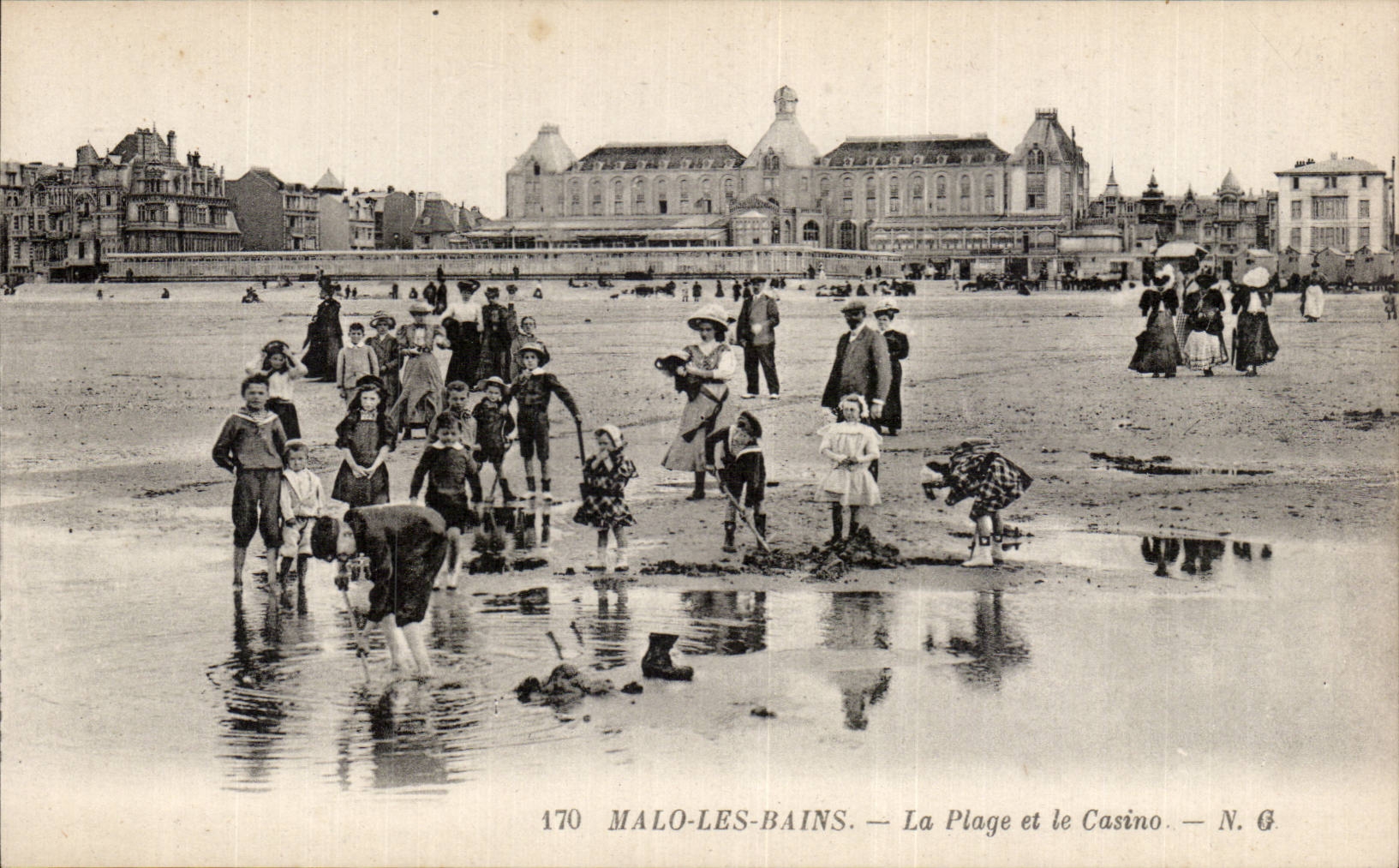 Malo les Bains - L Heure du Bain - La Plage et le Casino - CPA