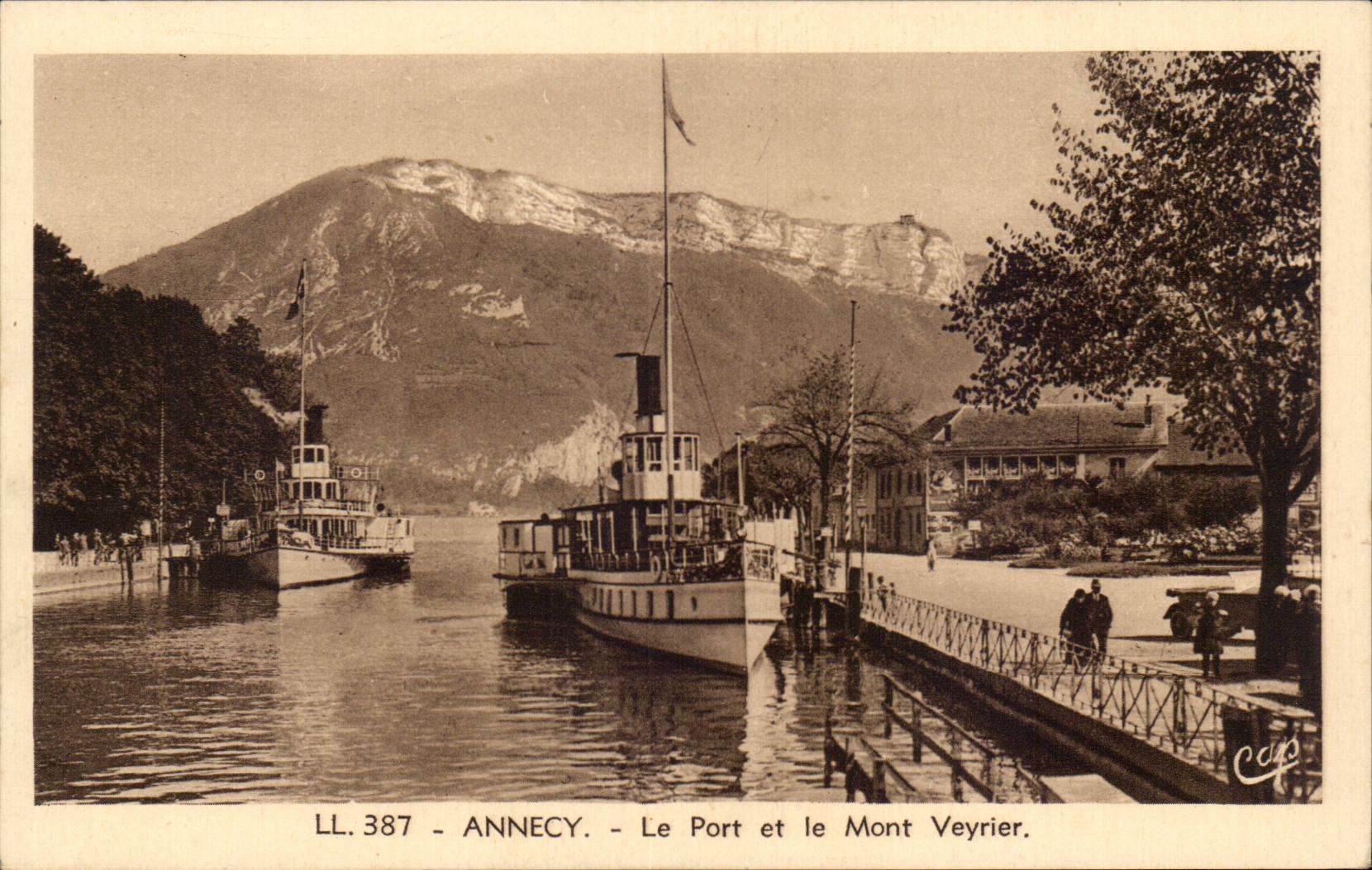 CPA Annecy Le port et le Mont Veyrier