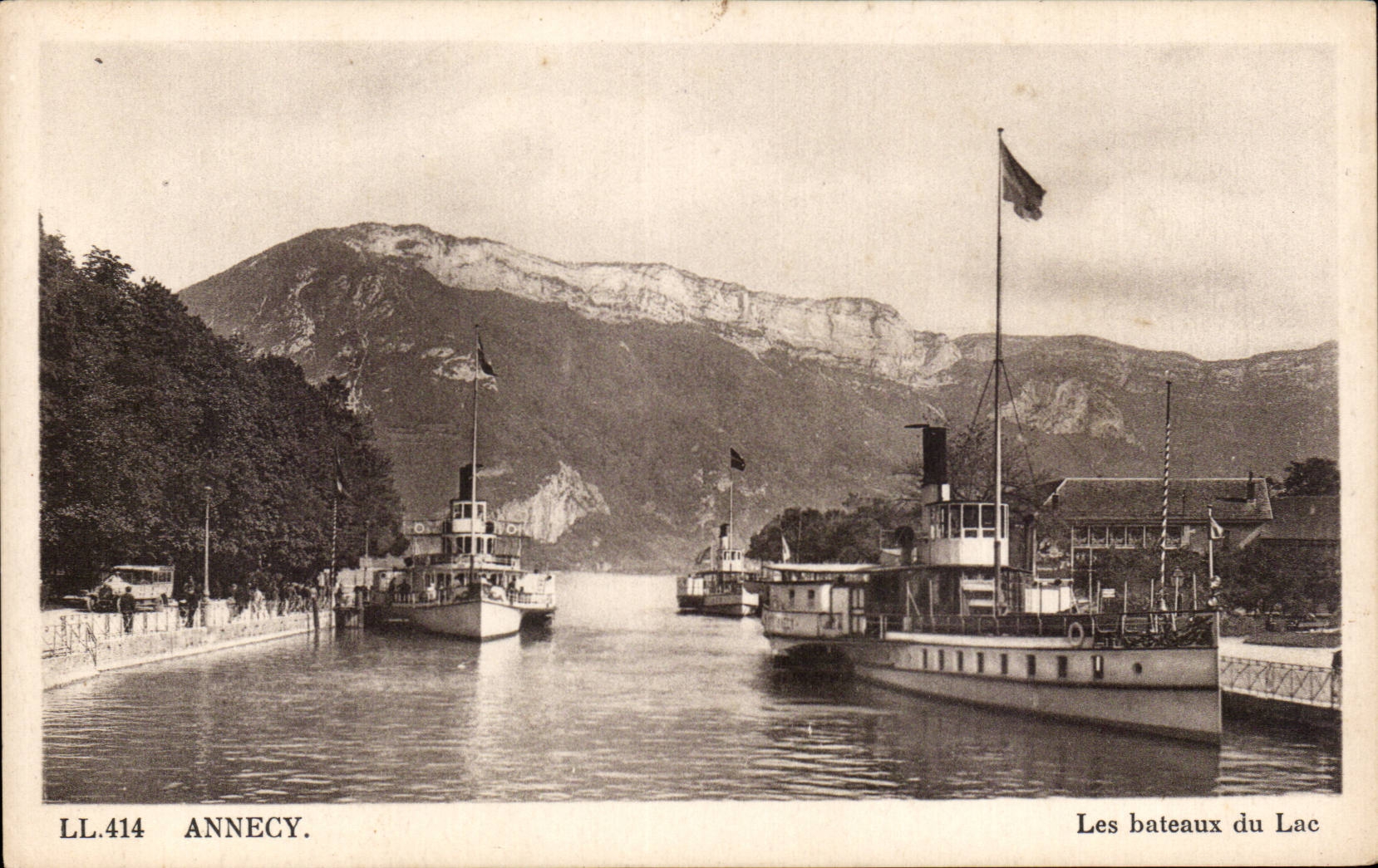 CPA Annecy Les bateaux du lac